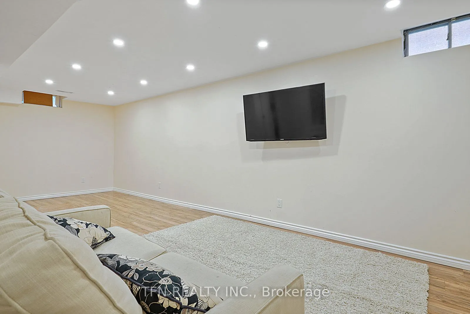 86 Thornbrook Court