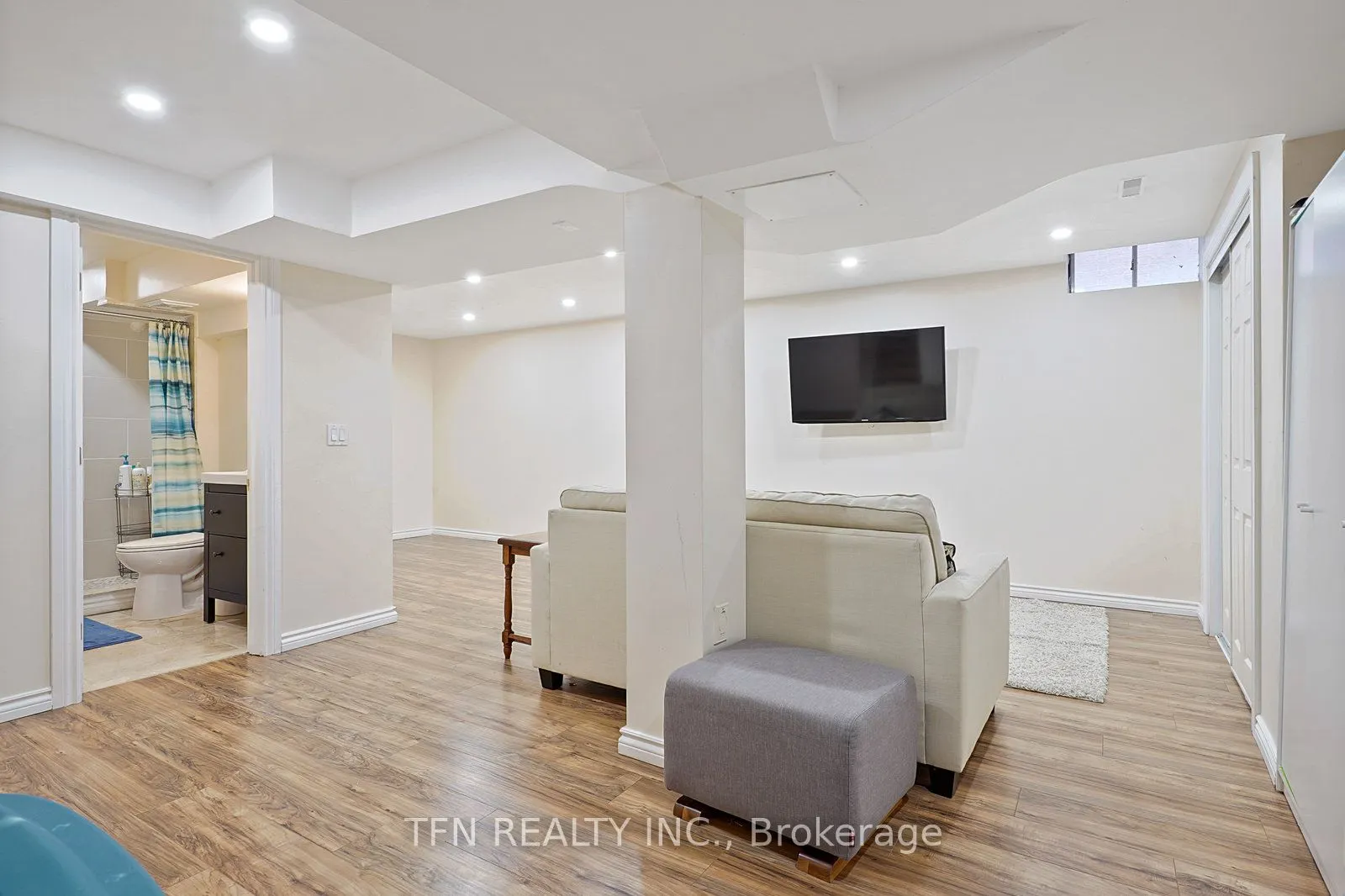 86 Thornbrook Court