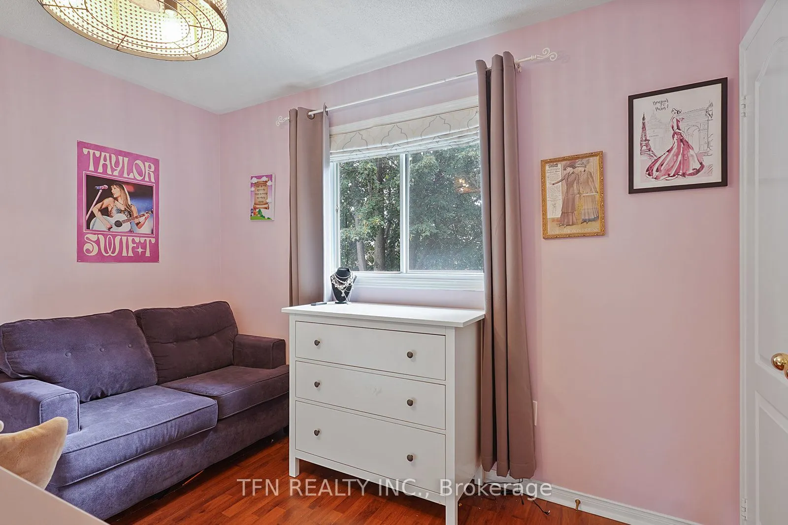 86 Thornbrook Court