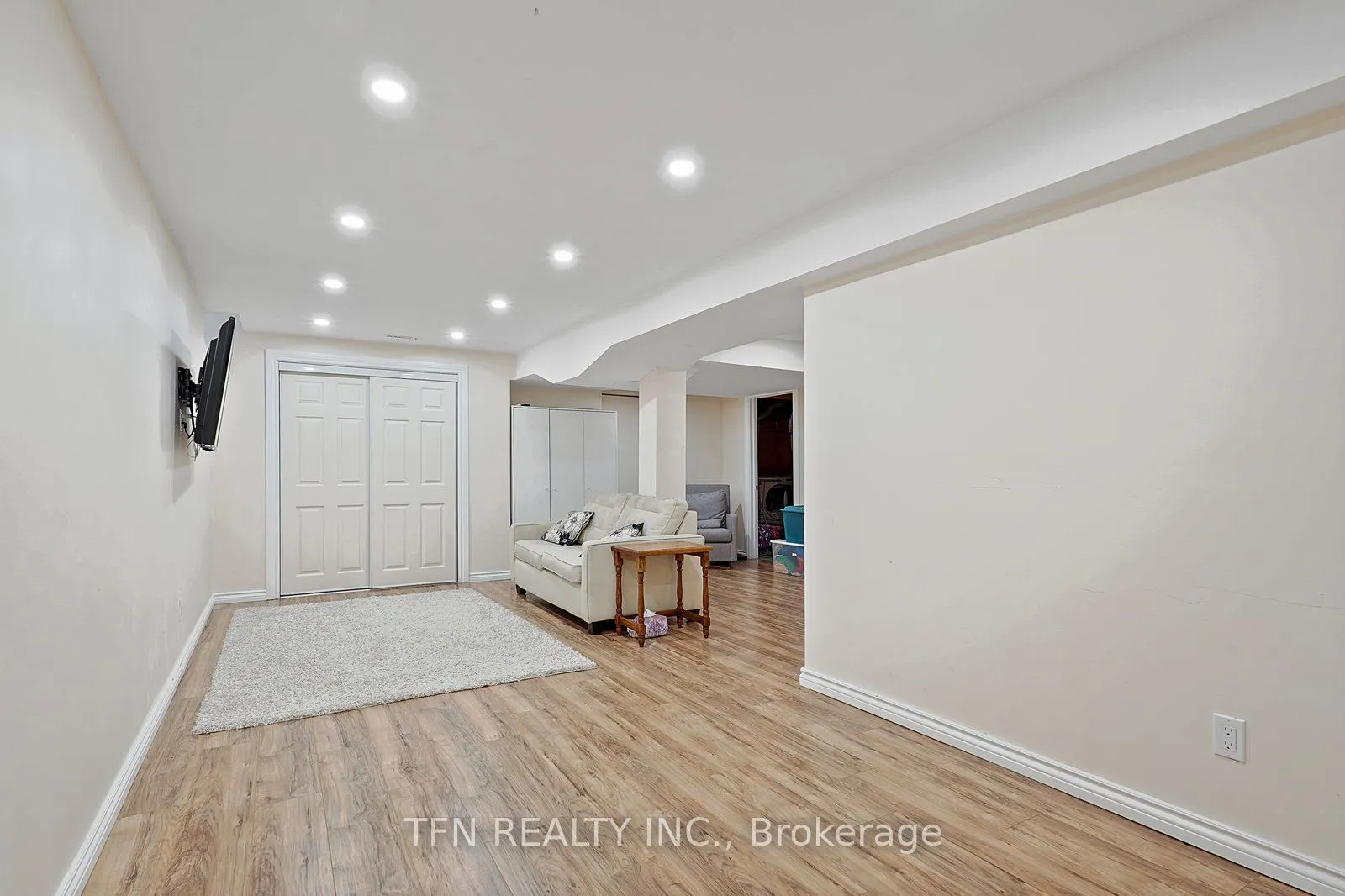 86 Thornbrook Court