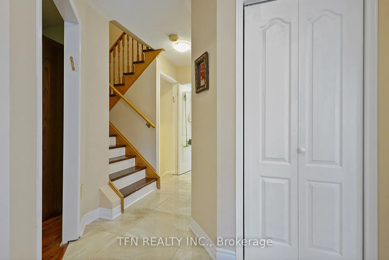 86 Thornbrook Court