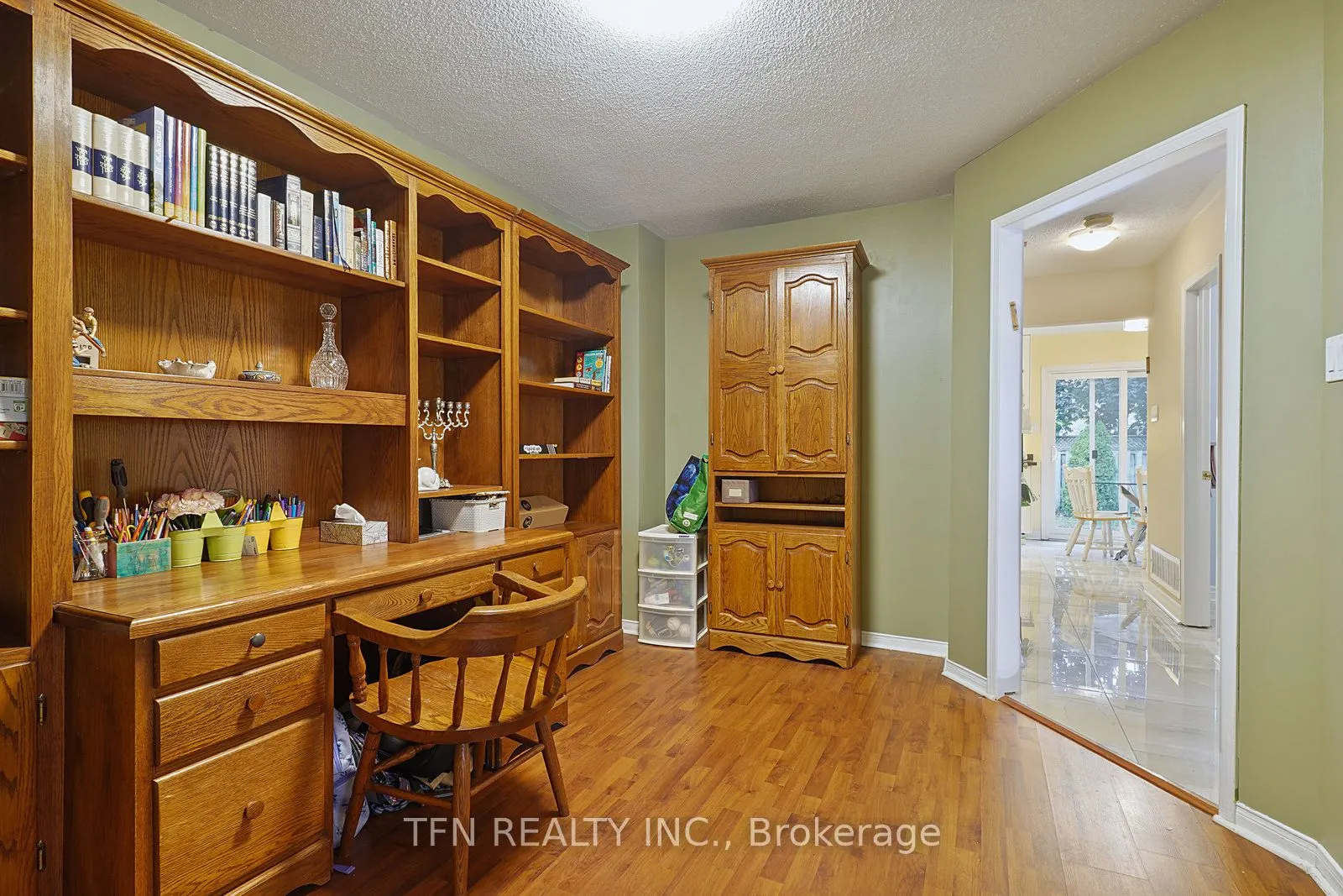 86 Thornbrook Court