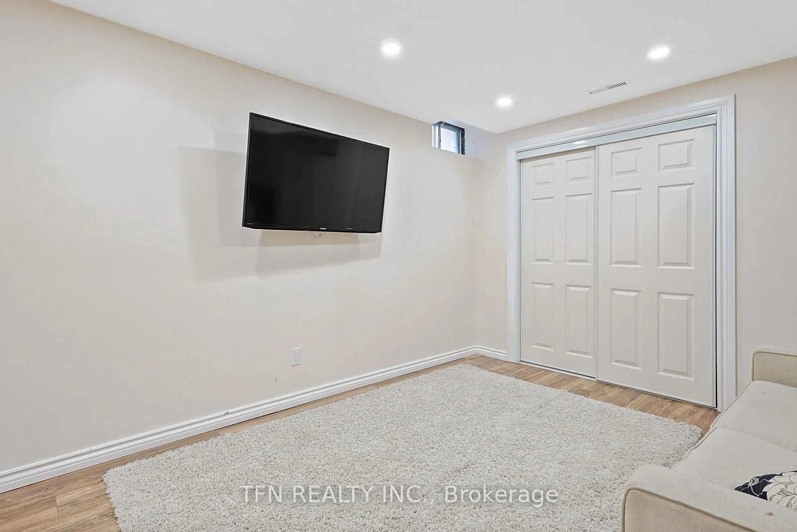 86 Thornbrook Court