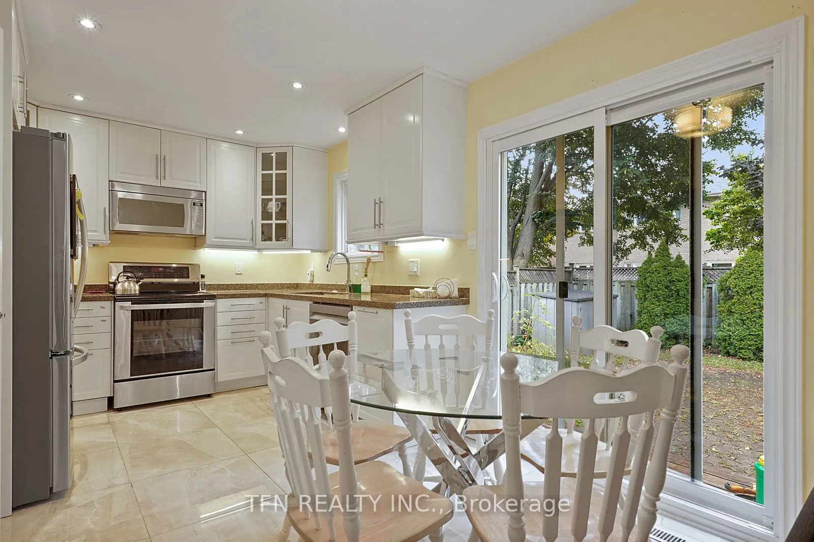 86 Thornbrook Court