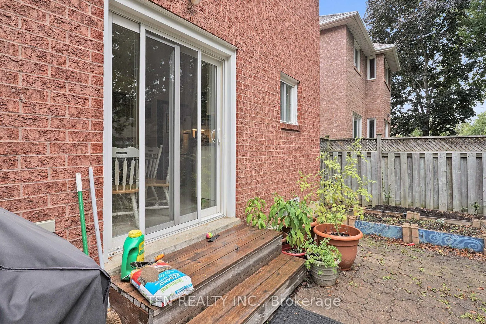 86 Thornbrook Court