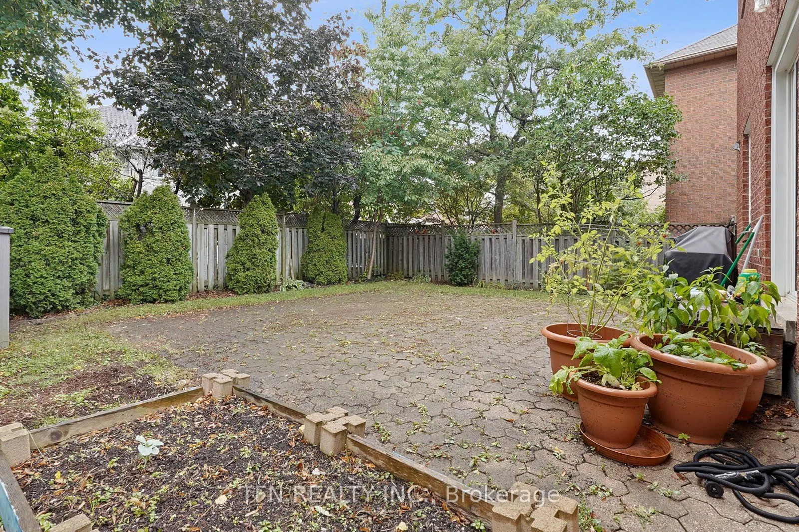 86 Thornbrook Court