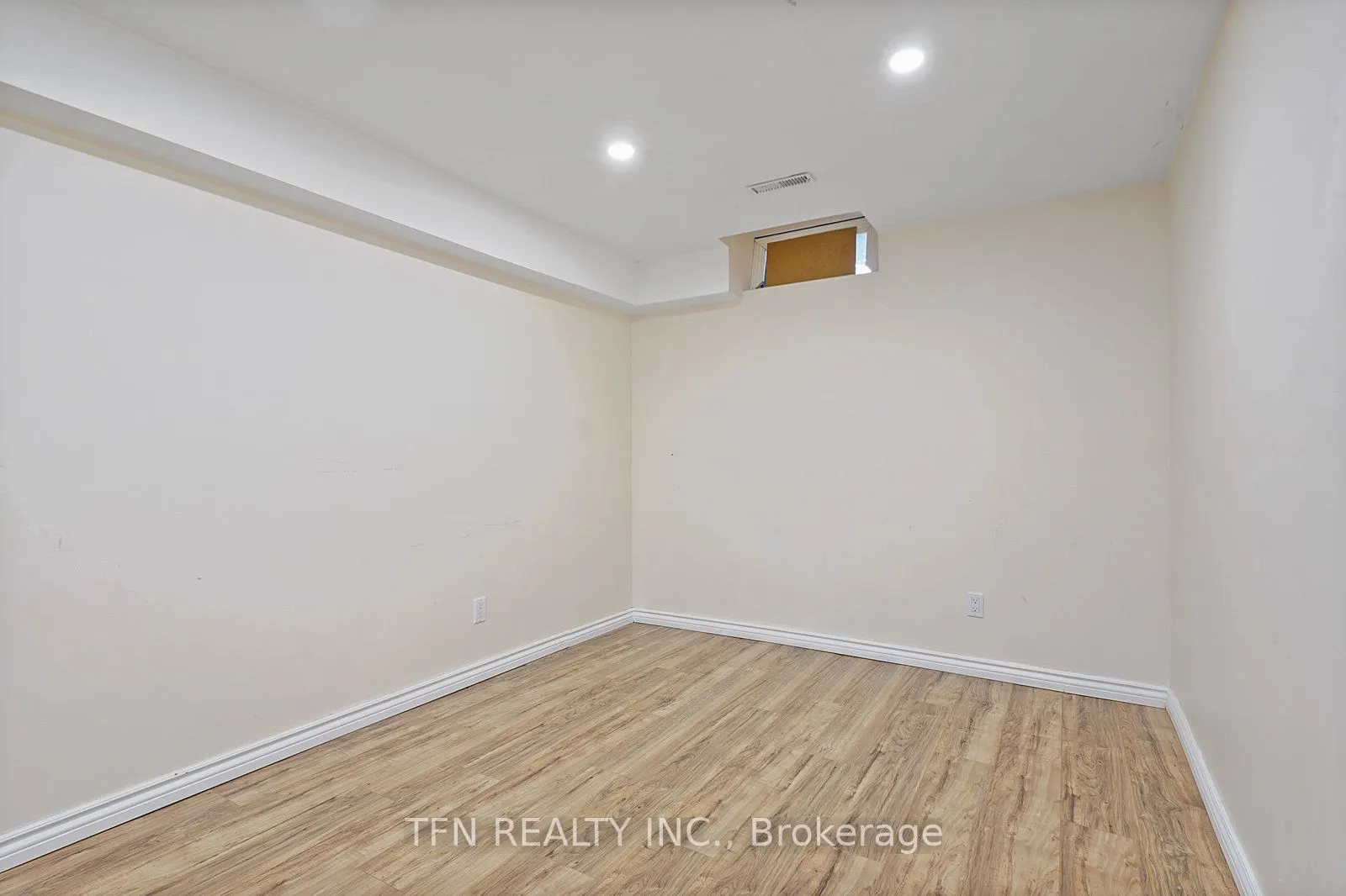 86 Thornbrook Court