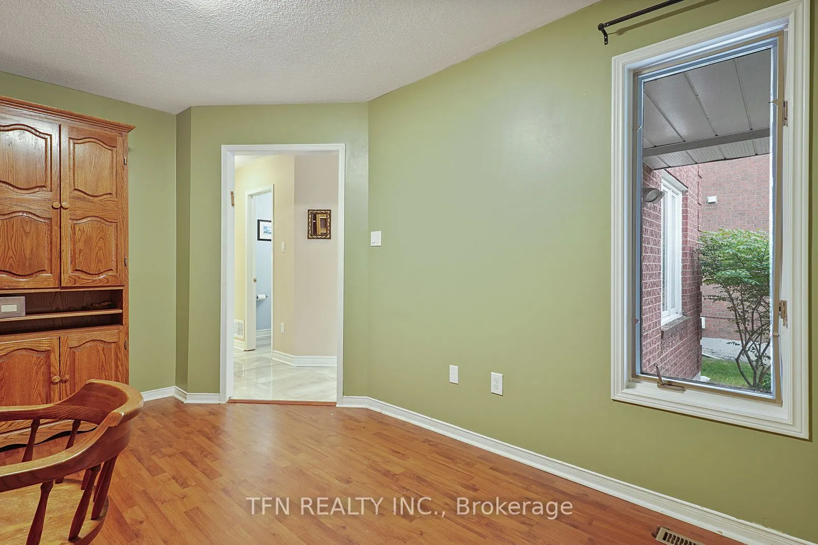 86 Thornbrook Court