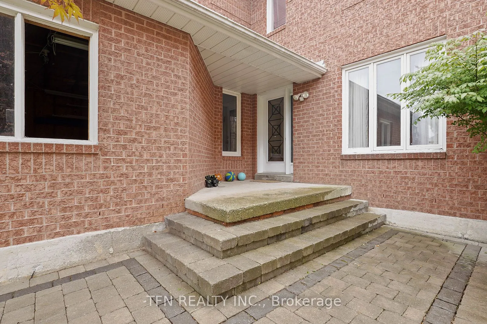 86 Thornbrook Court