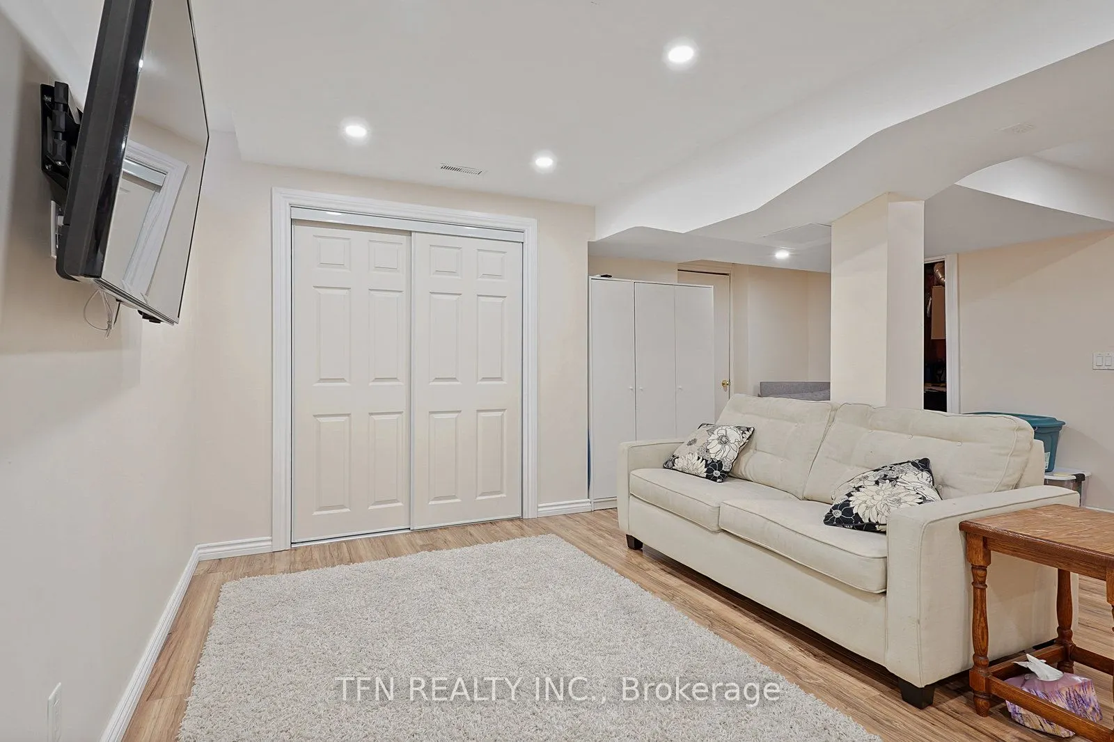 86 Thornbrook Court