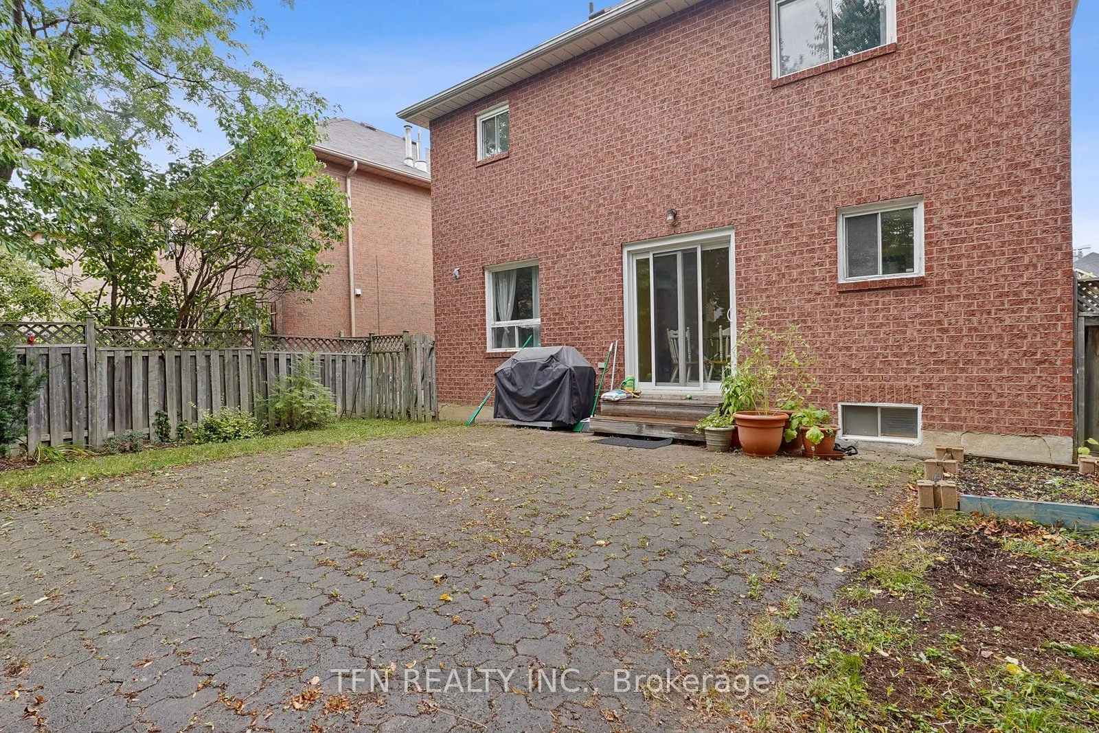 86 Thornbrook Court