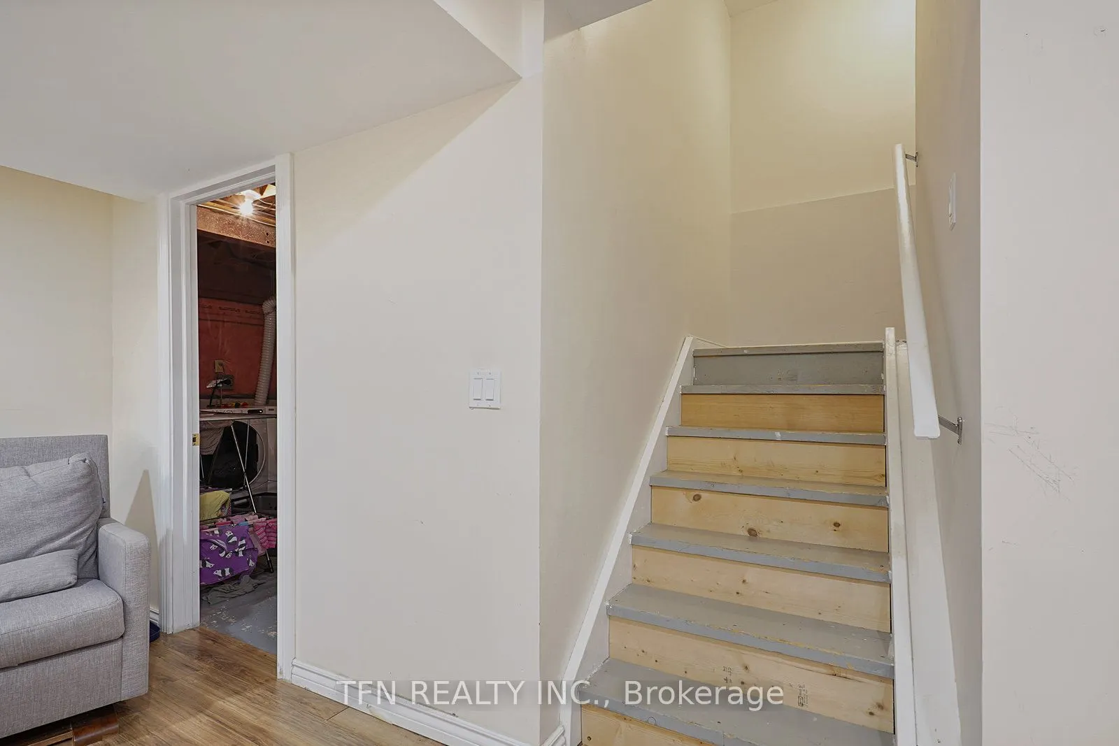 86 Thornbrook Court