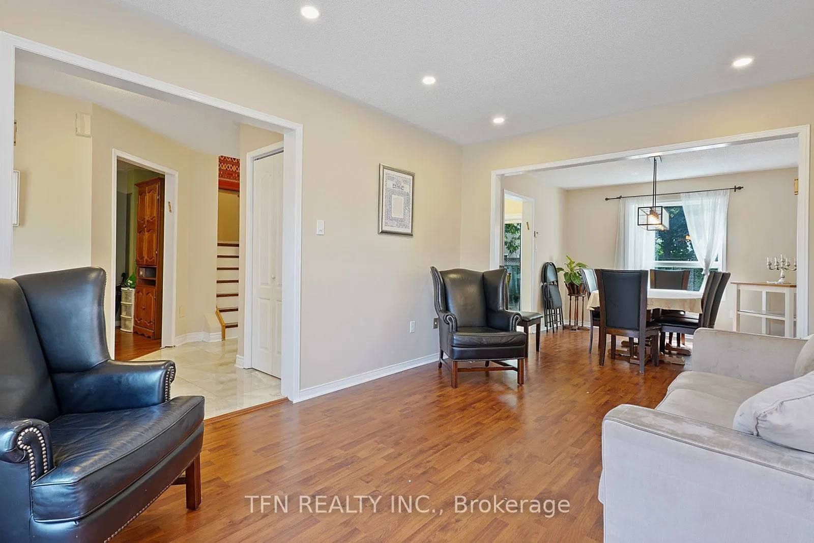 86 Thornbrook Court