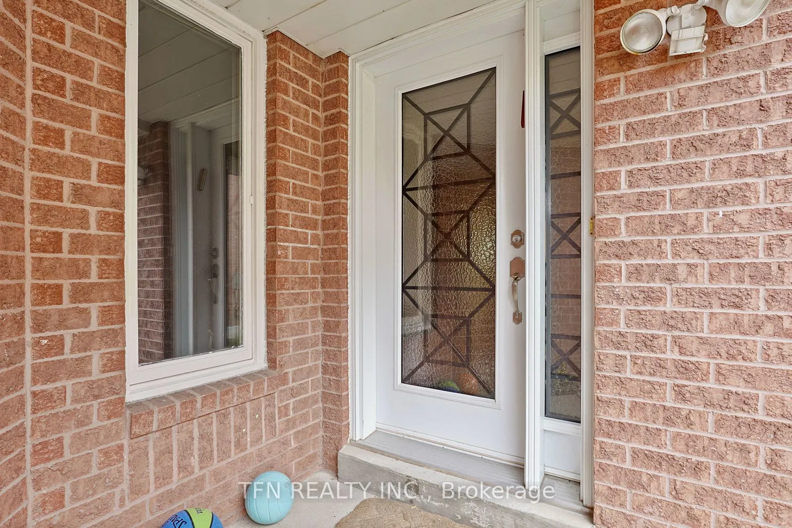 86 Thornbrook Court
