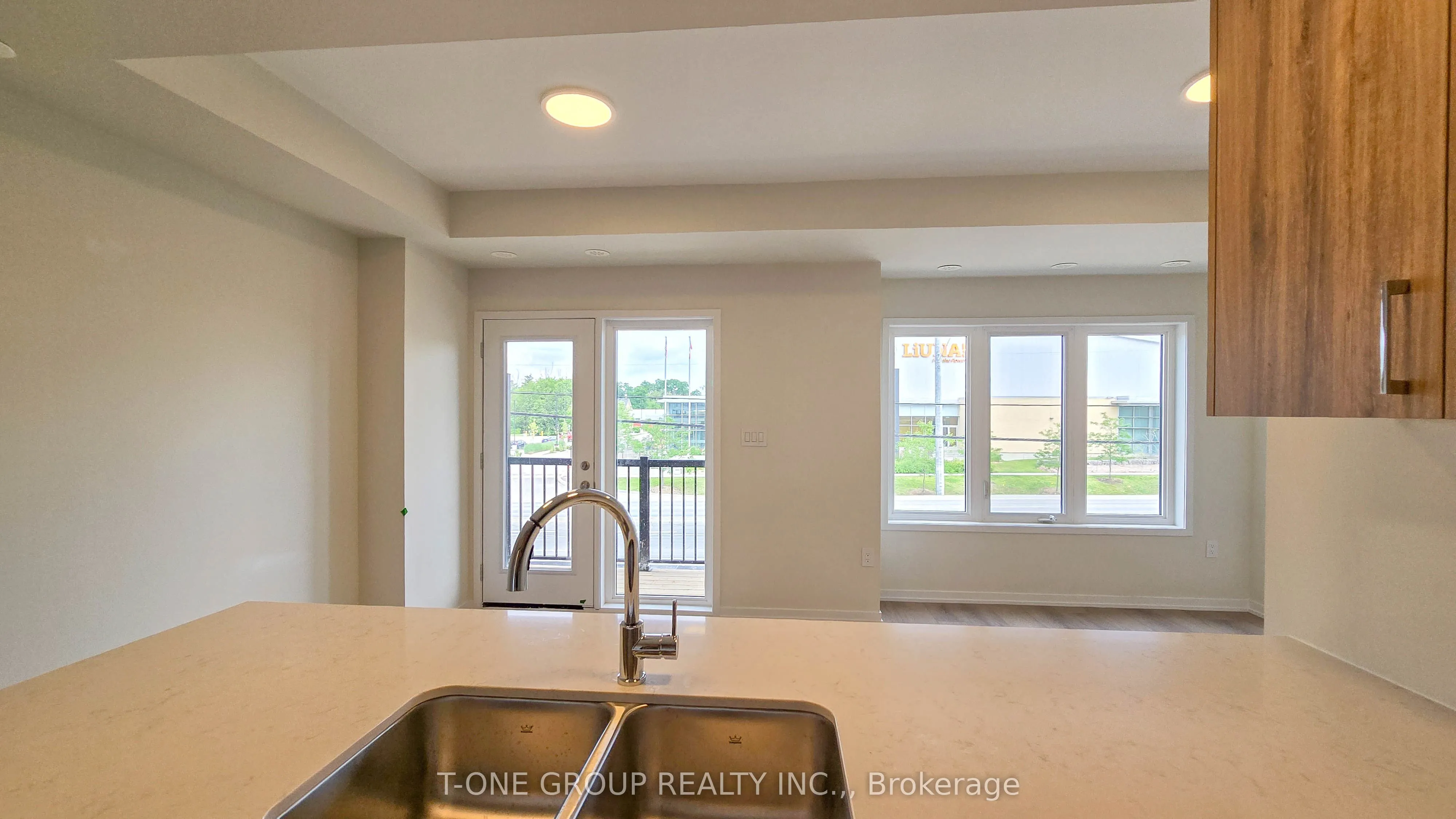 82 Matawin Lane, #27