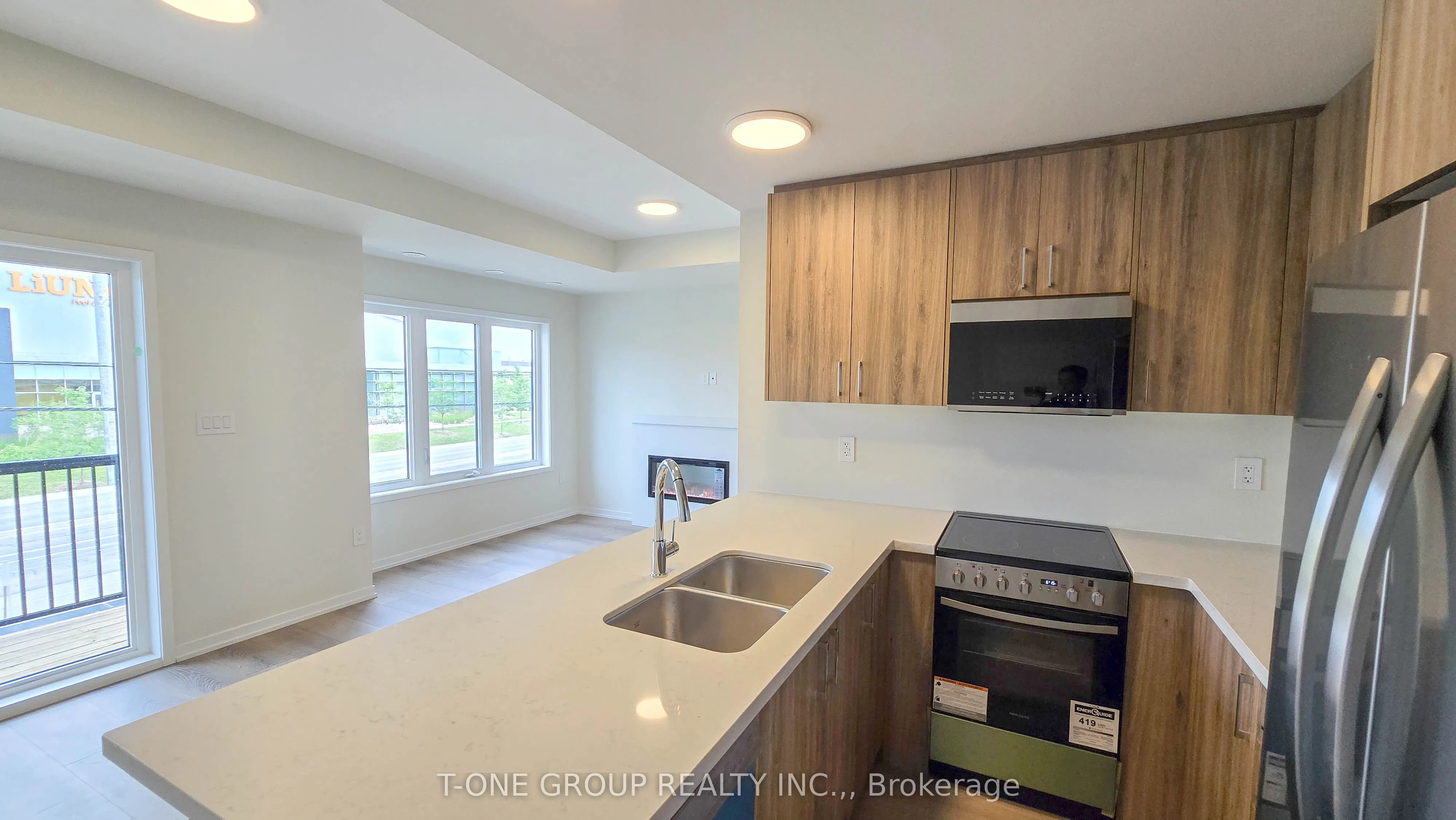 82 Matawin Lane, #27