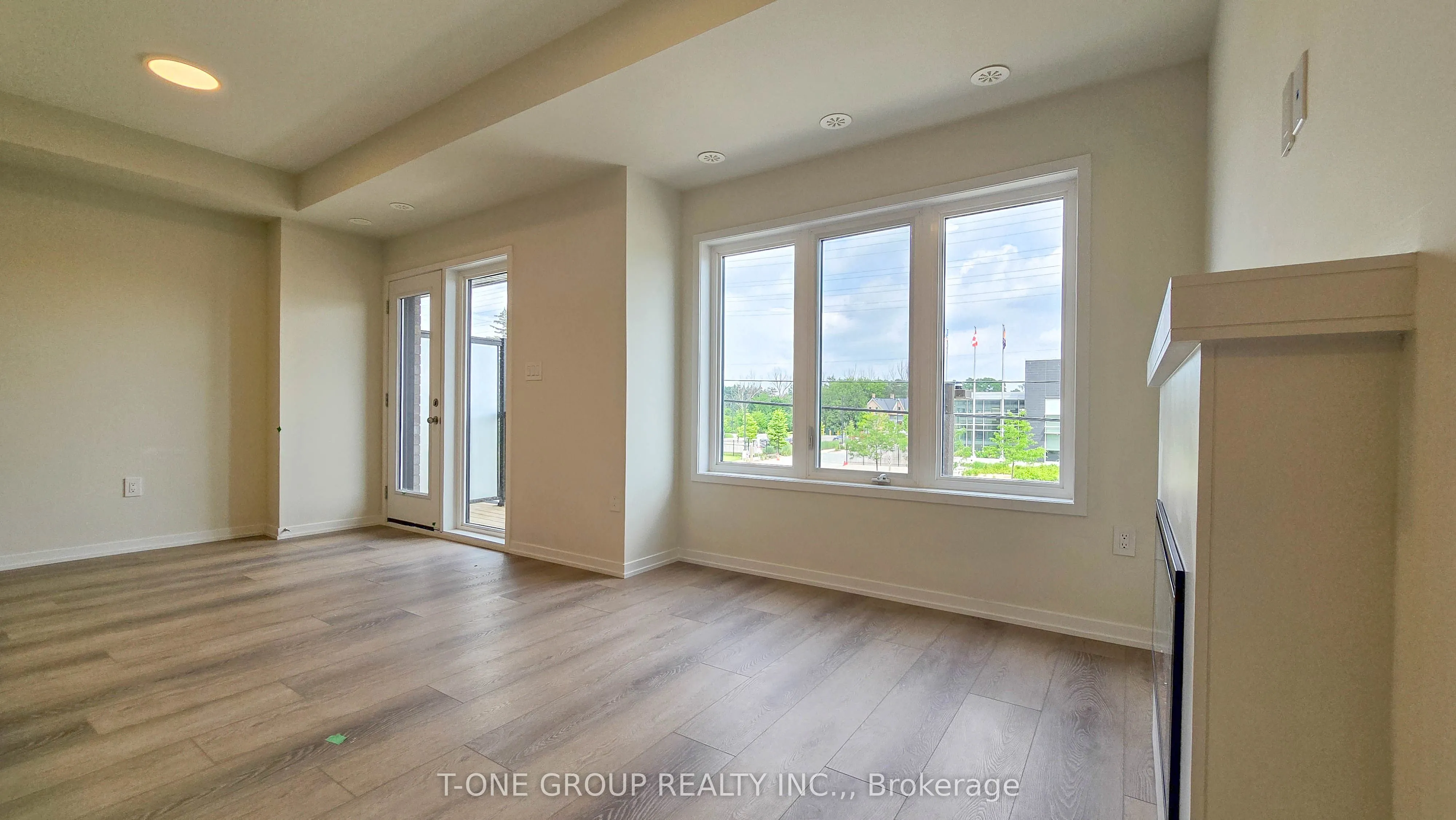 82 Matawin Lane, #27