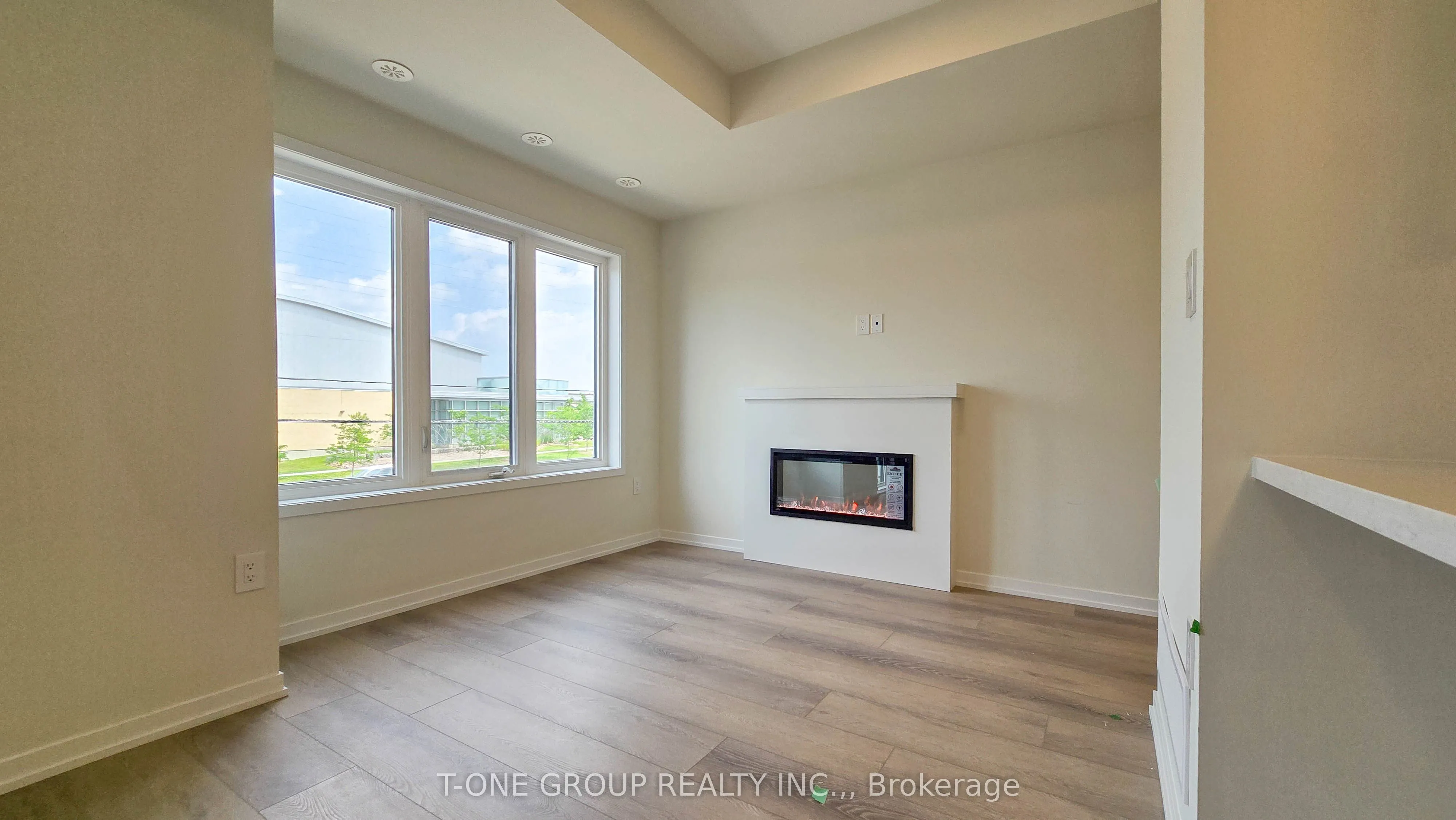 82 Matawin Lane, #27