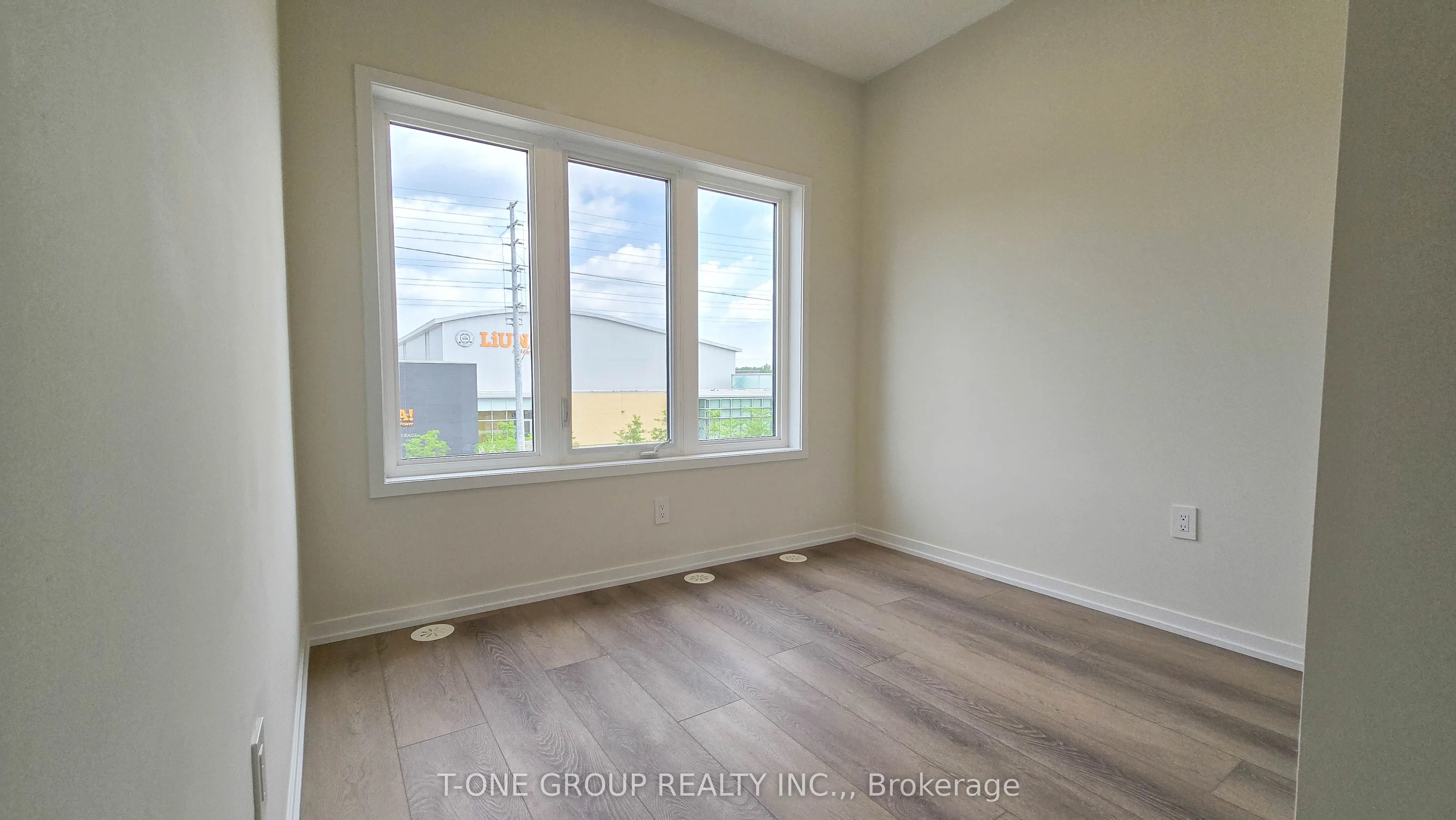82 Matawin Lane, #27