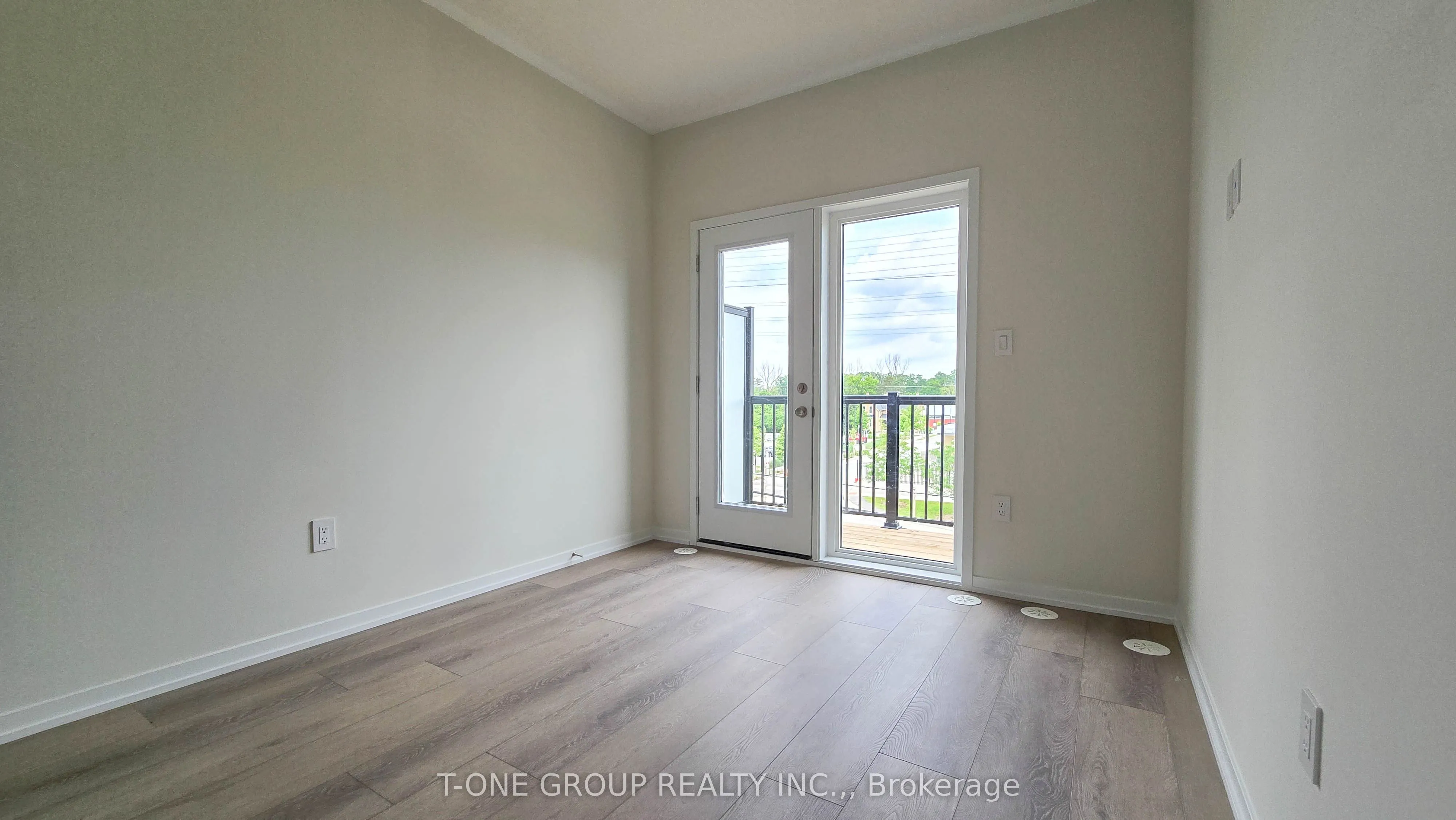 82 Matawin Lane, #27