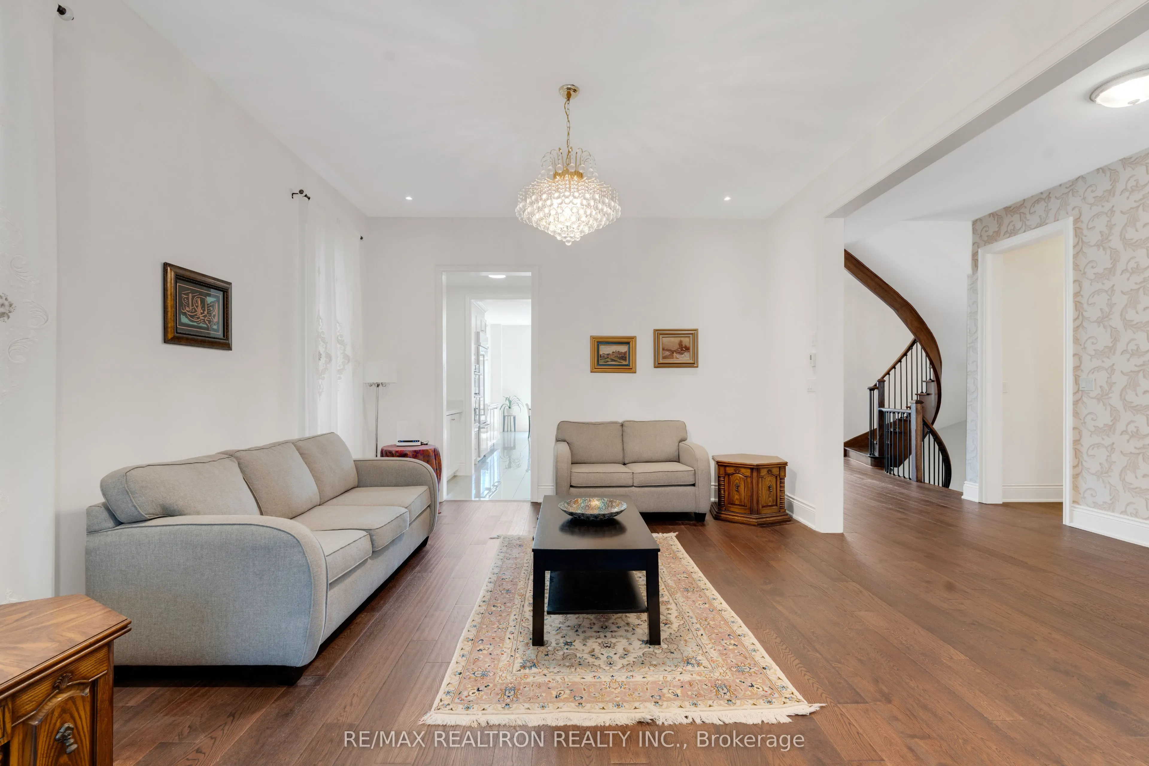 7 Aspy Court