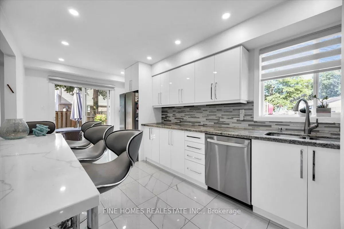 24 New Havens Way, #24