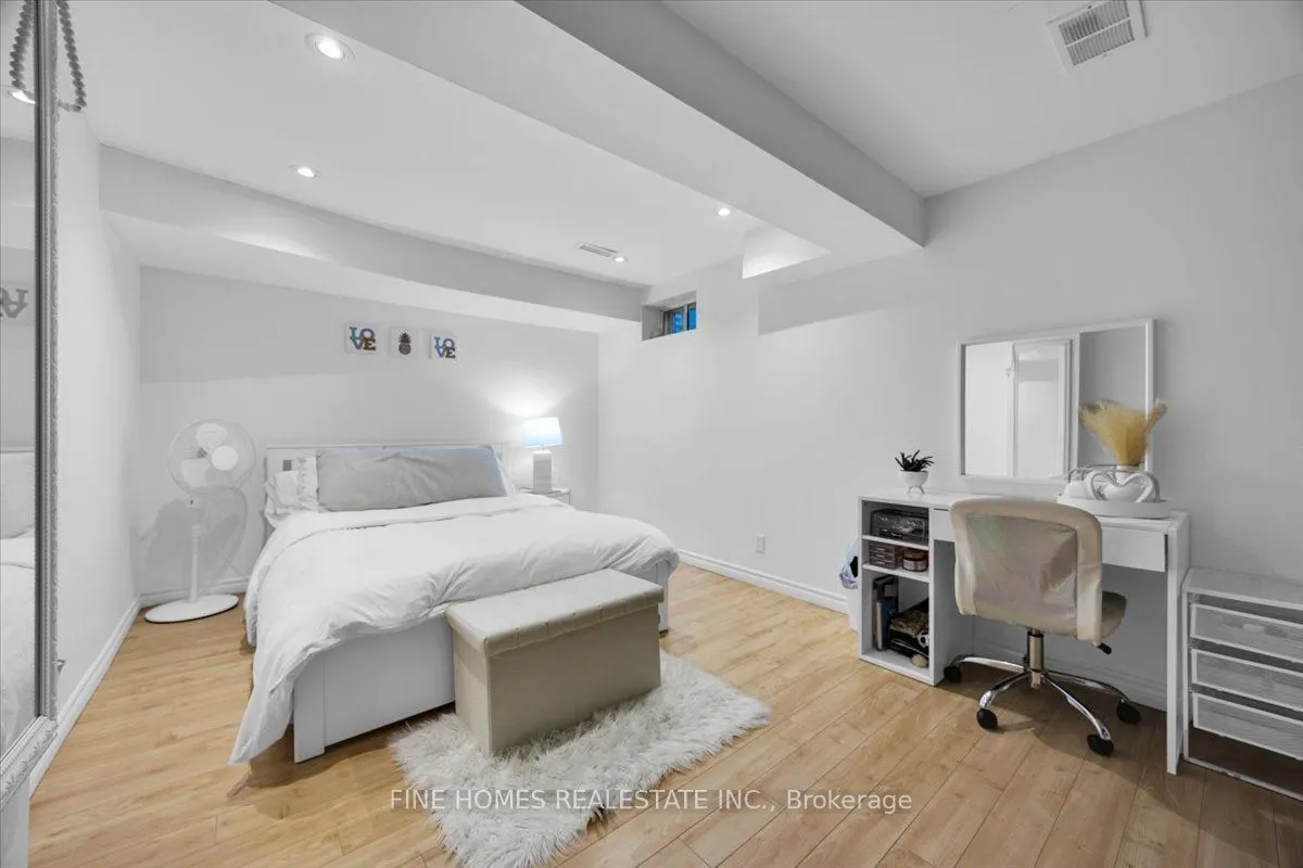 24 New Havens Way, #24