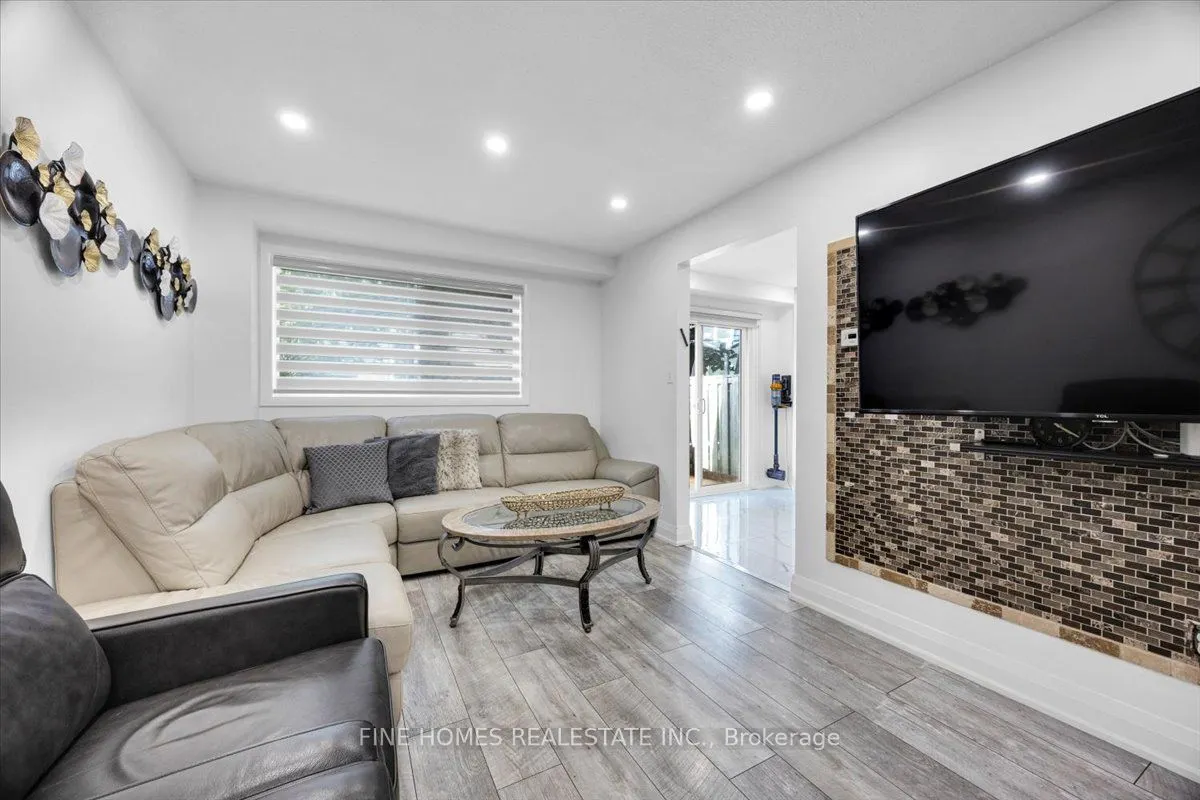 24 New Havens Way, #24