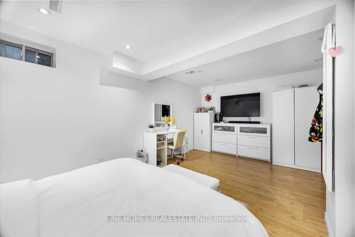 24 New Havens Way, #24