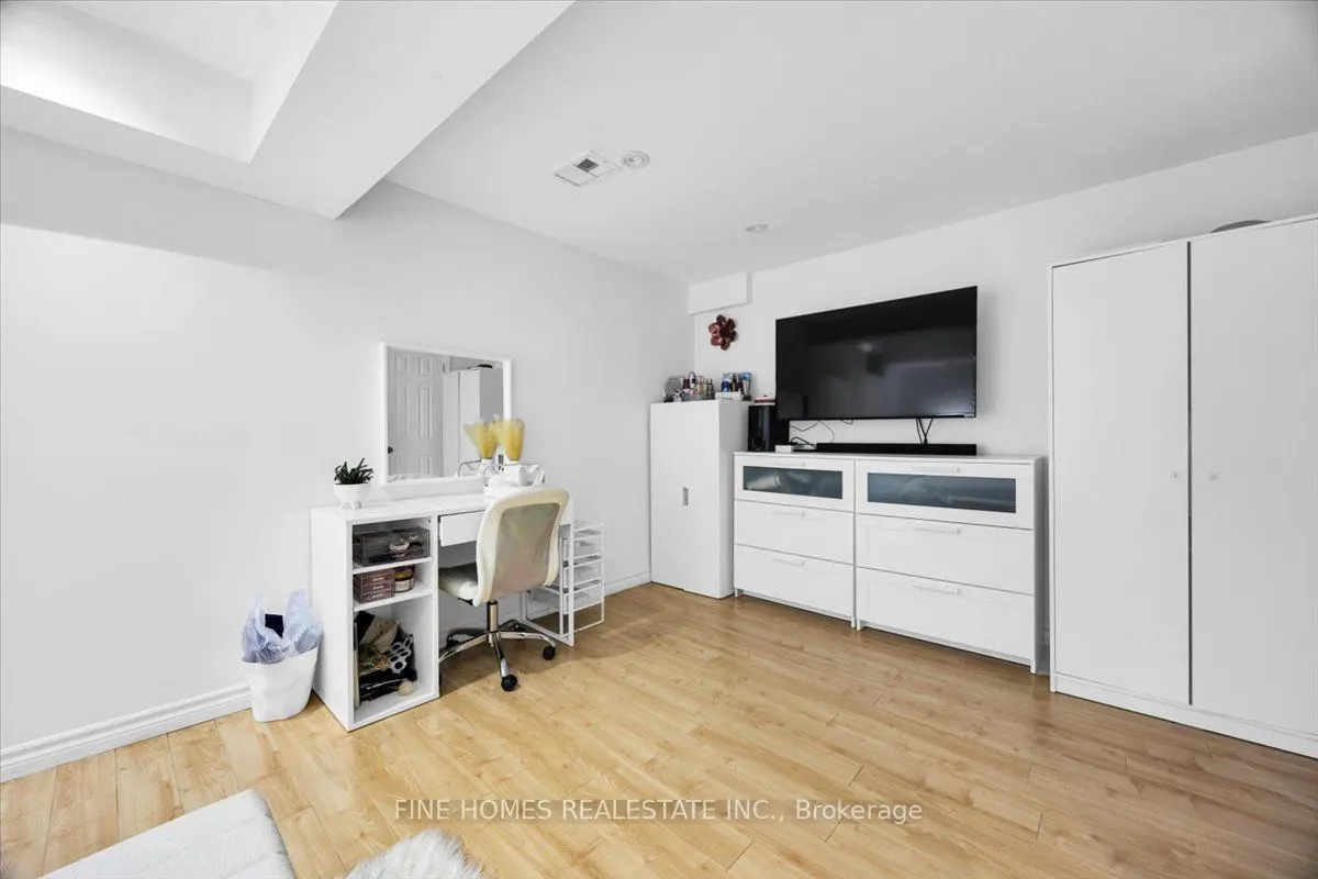 24 New Havens Way, #24