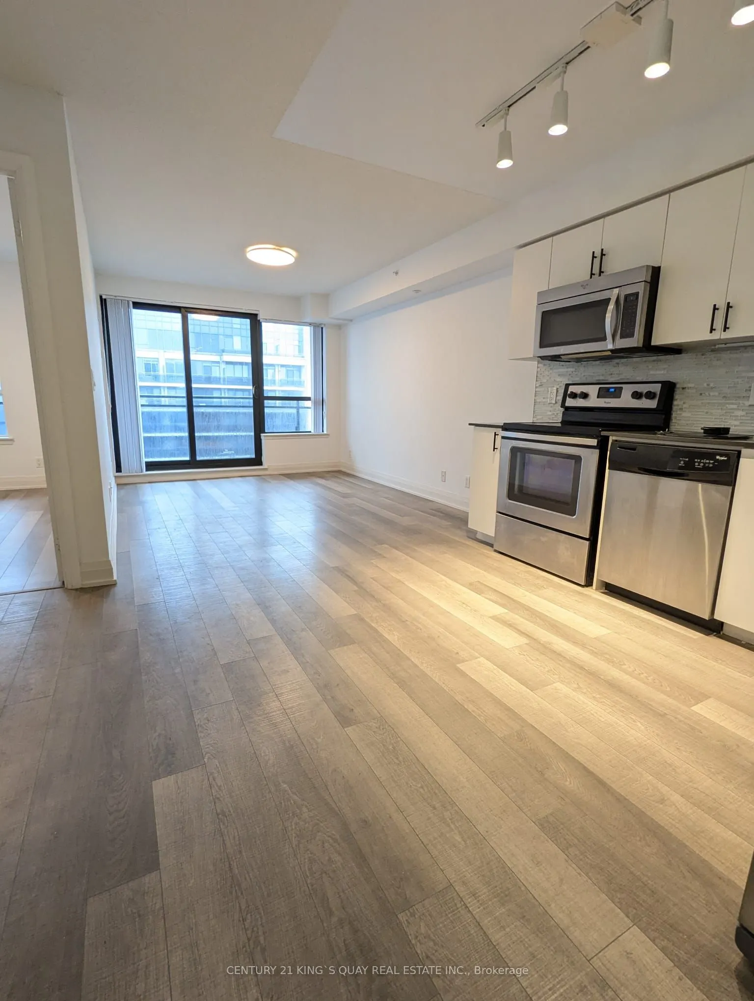 372 Highway 7 E, #911