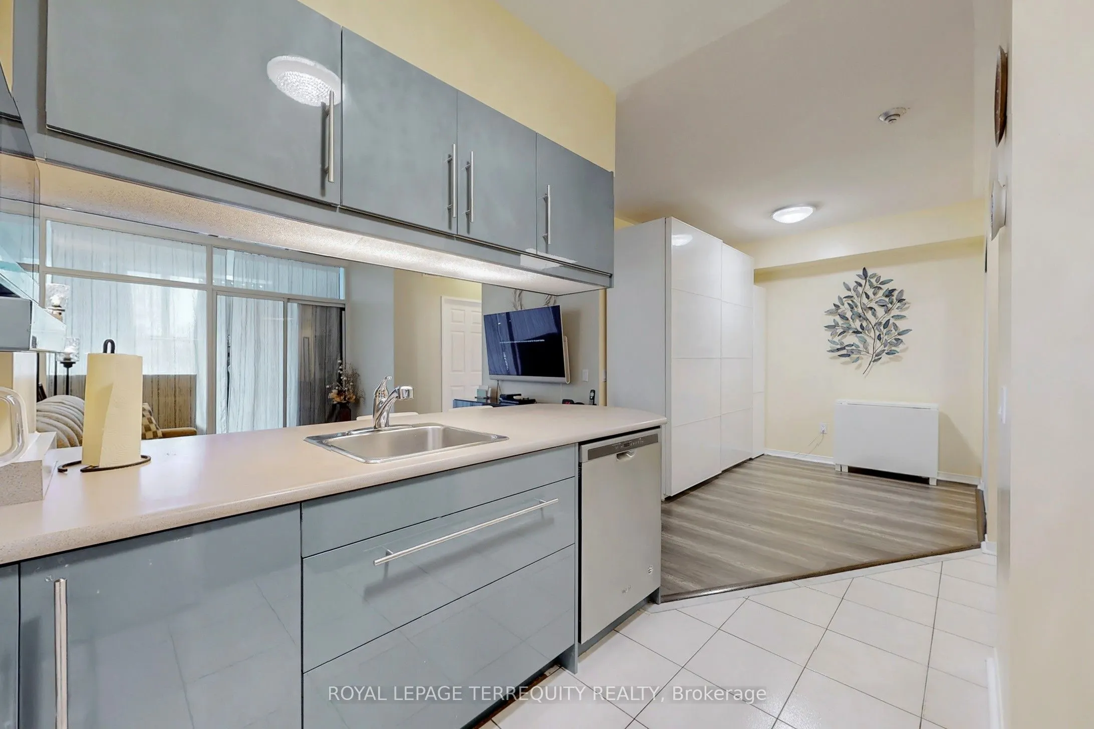 7398 Yonge Street, #213