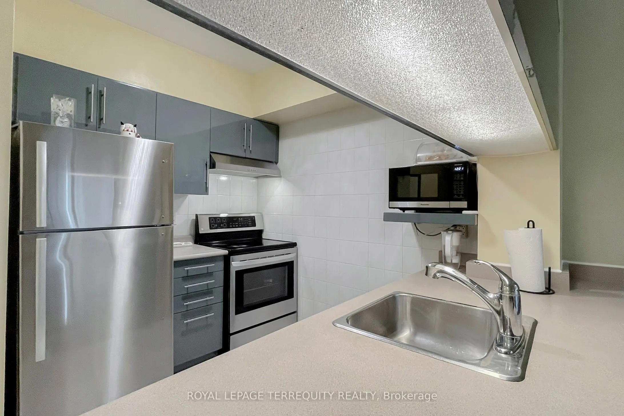 7398 Yonge Street, #213
