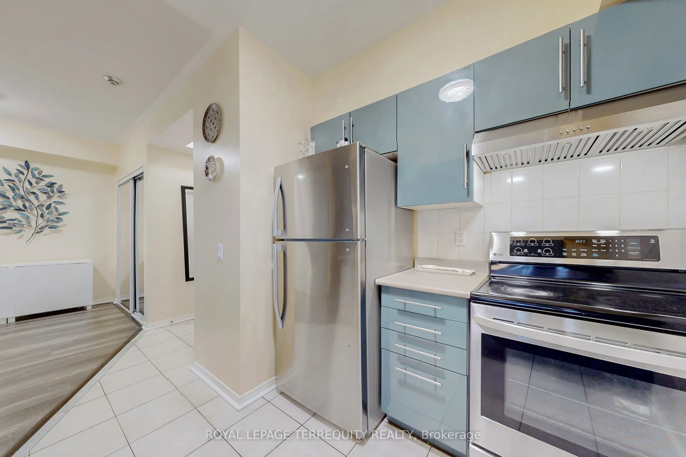 7398 Yonge Street, #213
