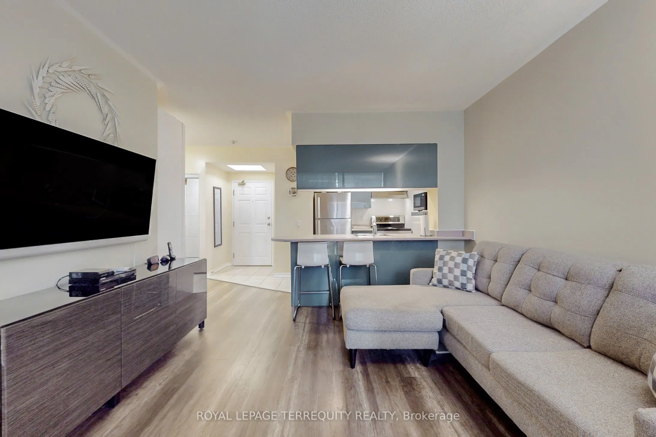 7398 Yonge Street, #213