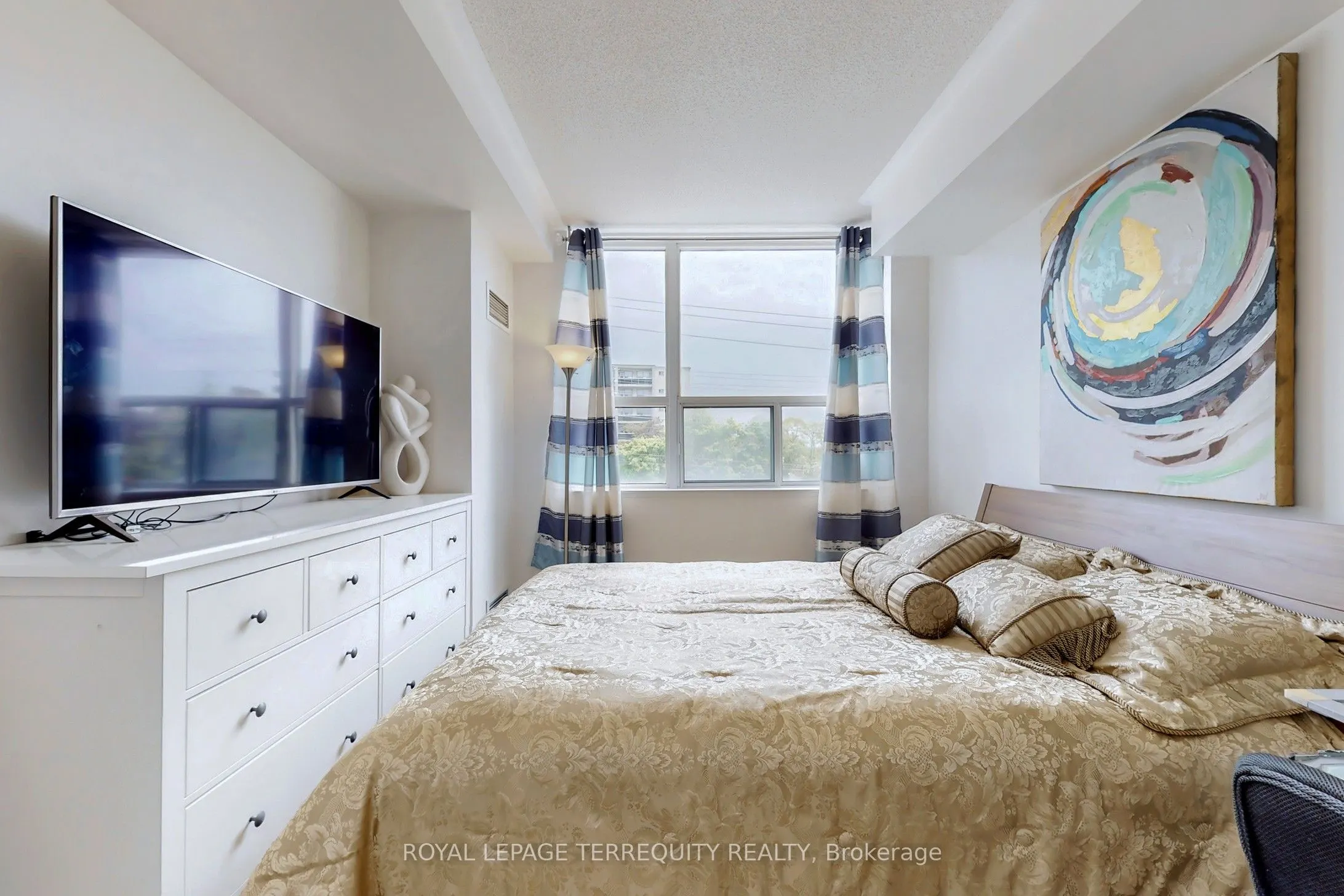 7398 Yonge Street, #213