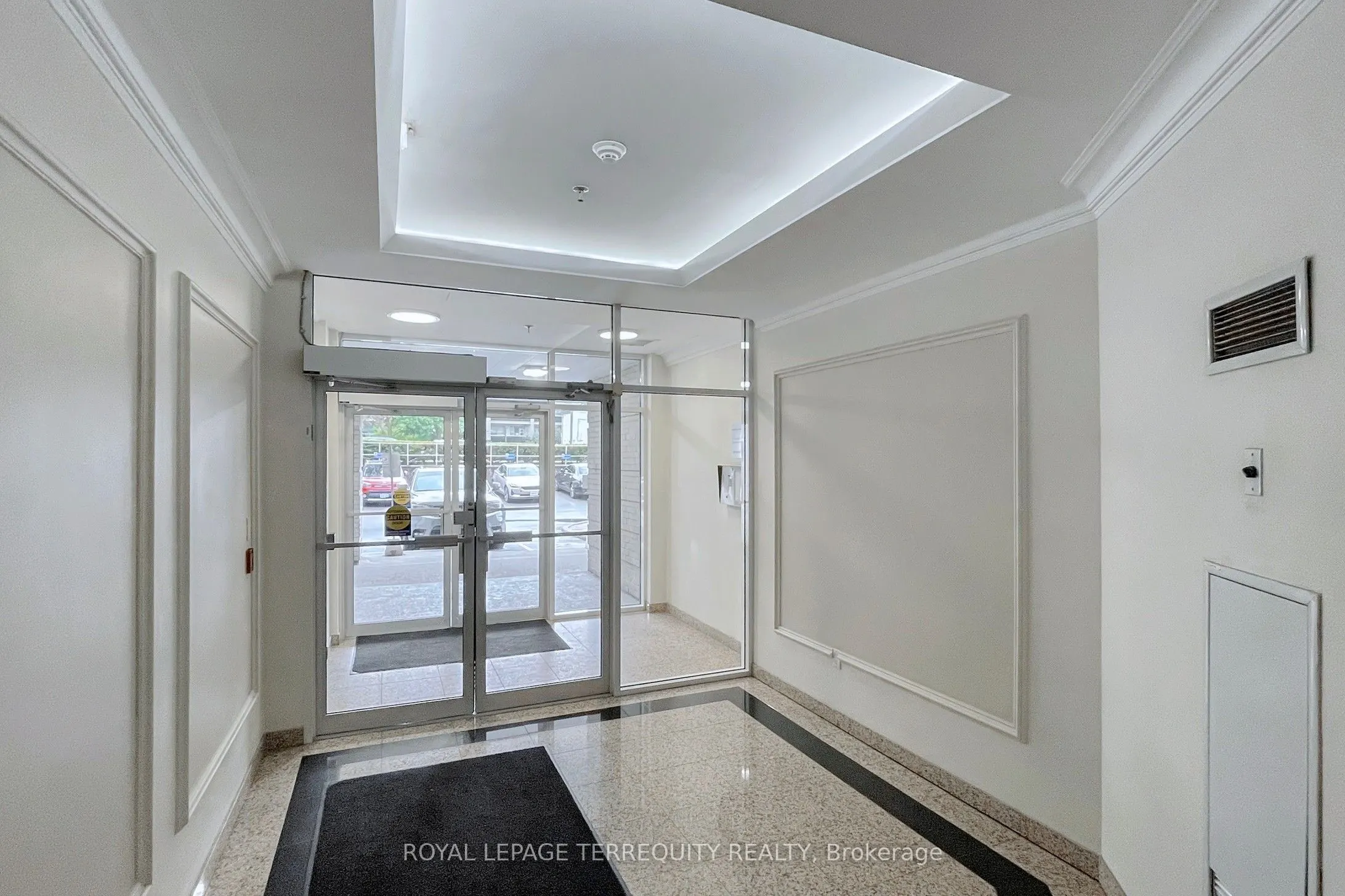 7398 Yonge Street, #213