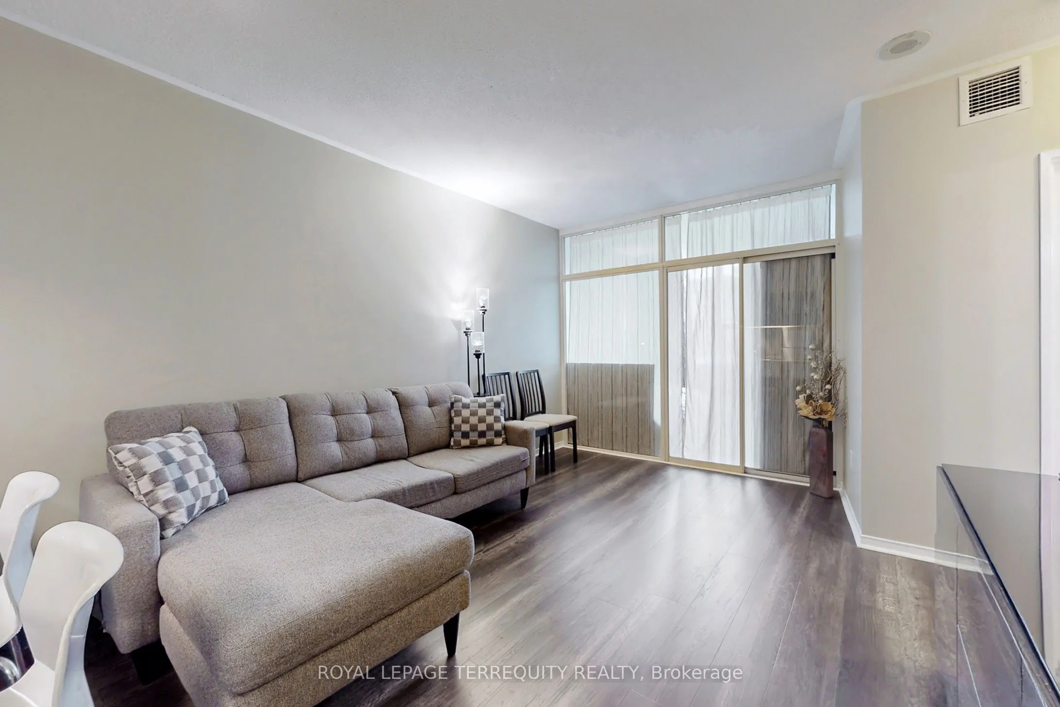 7398 Yonge Street, #213