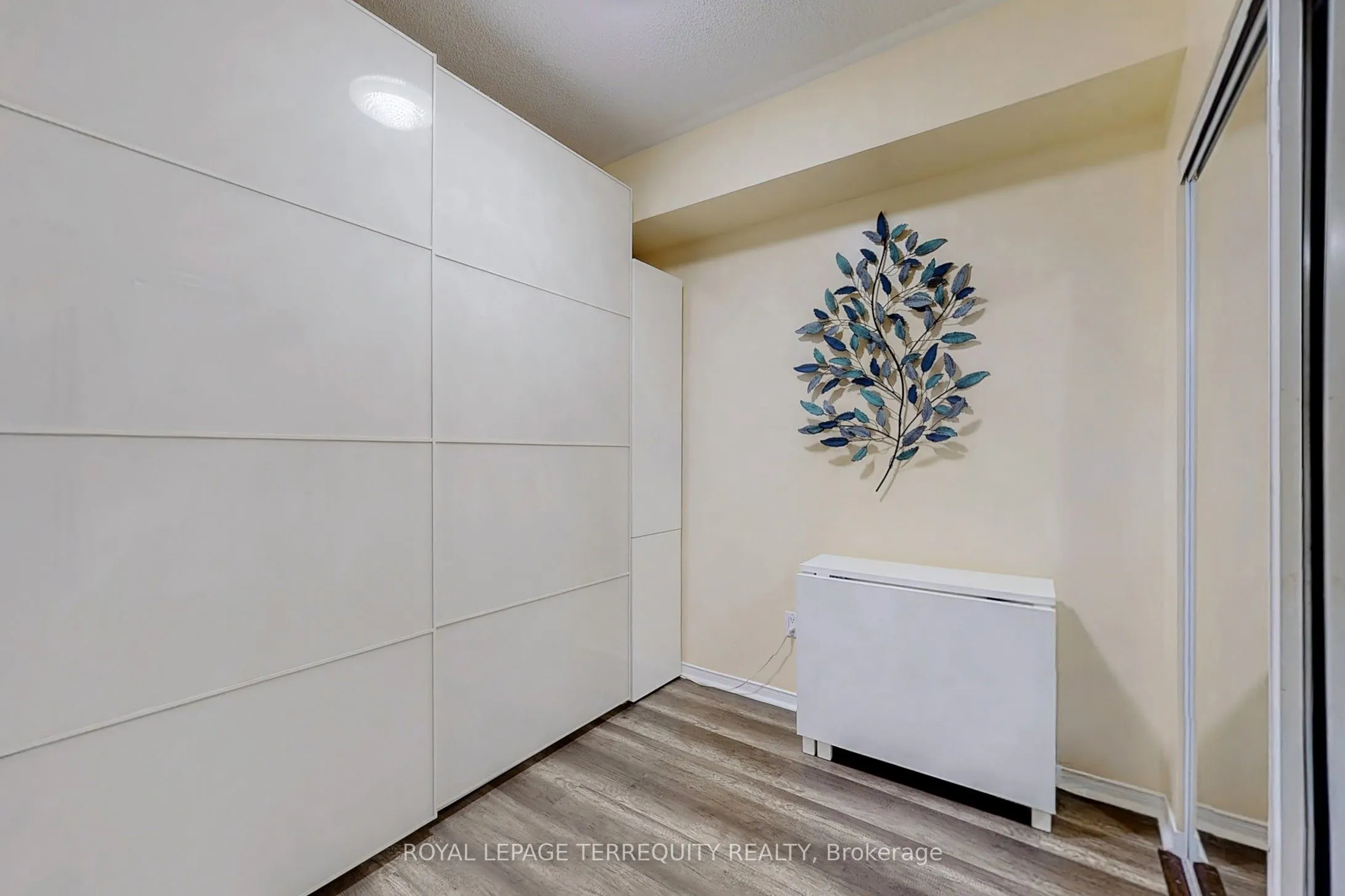7398 Yonge Street, #213