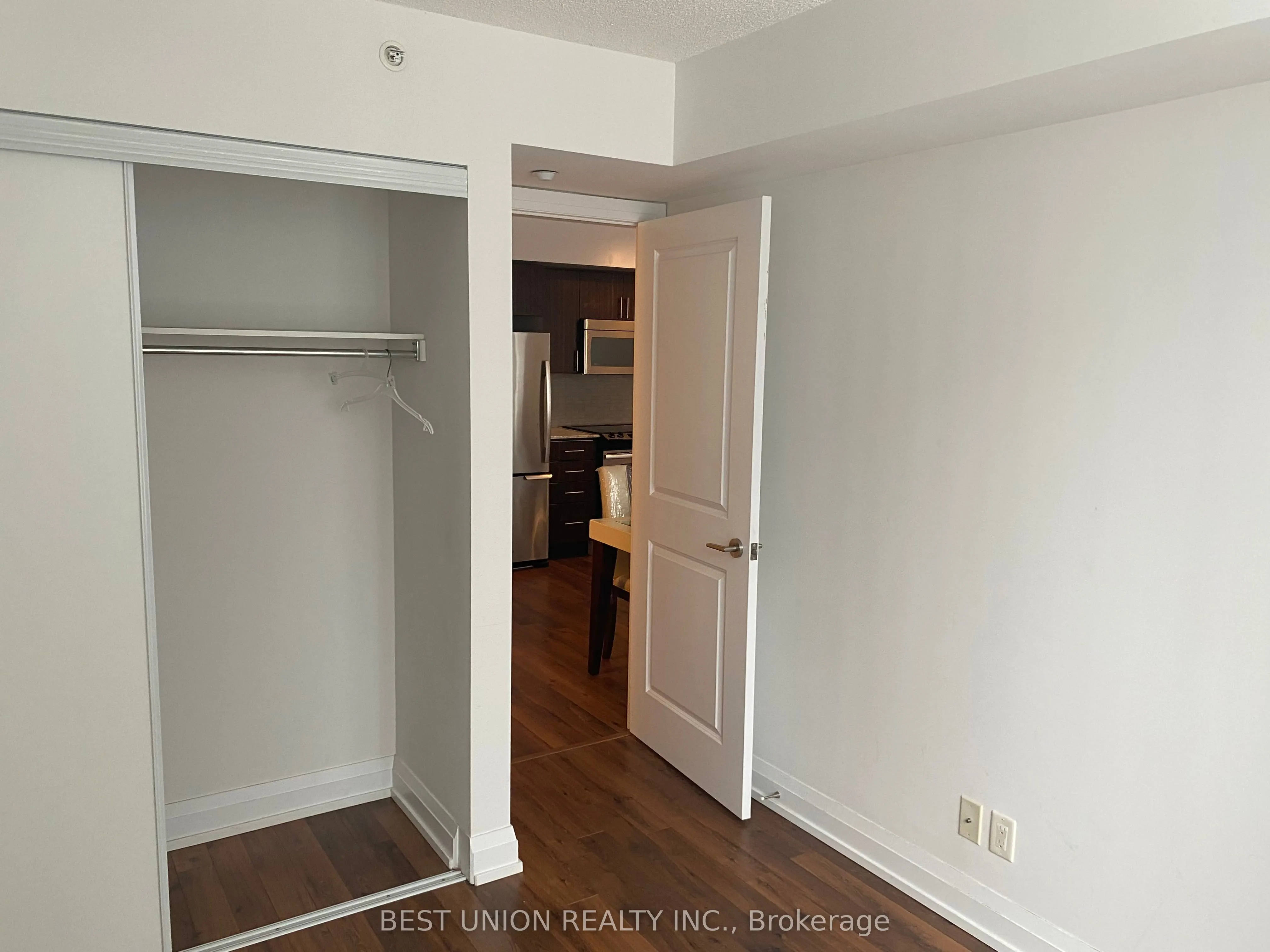 370 Highway 7 Avenue E, #523