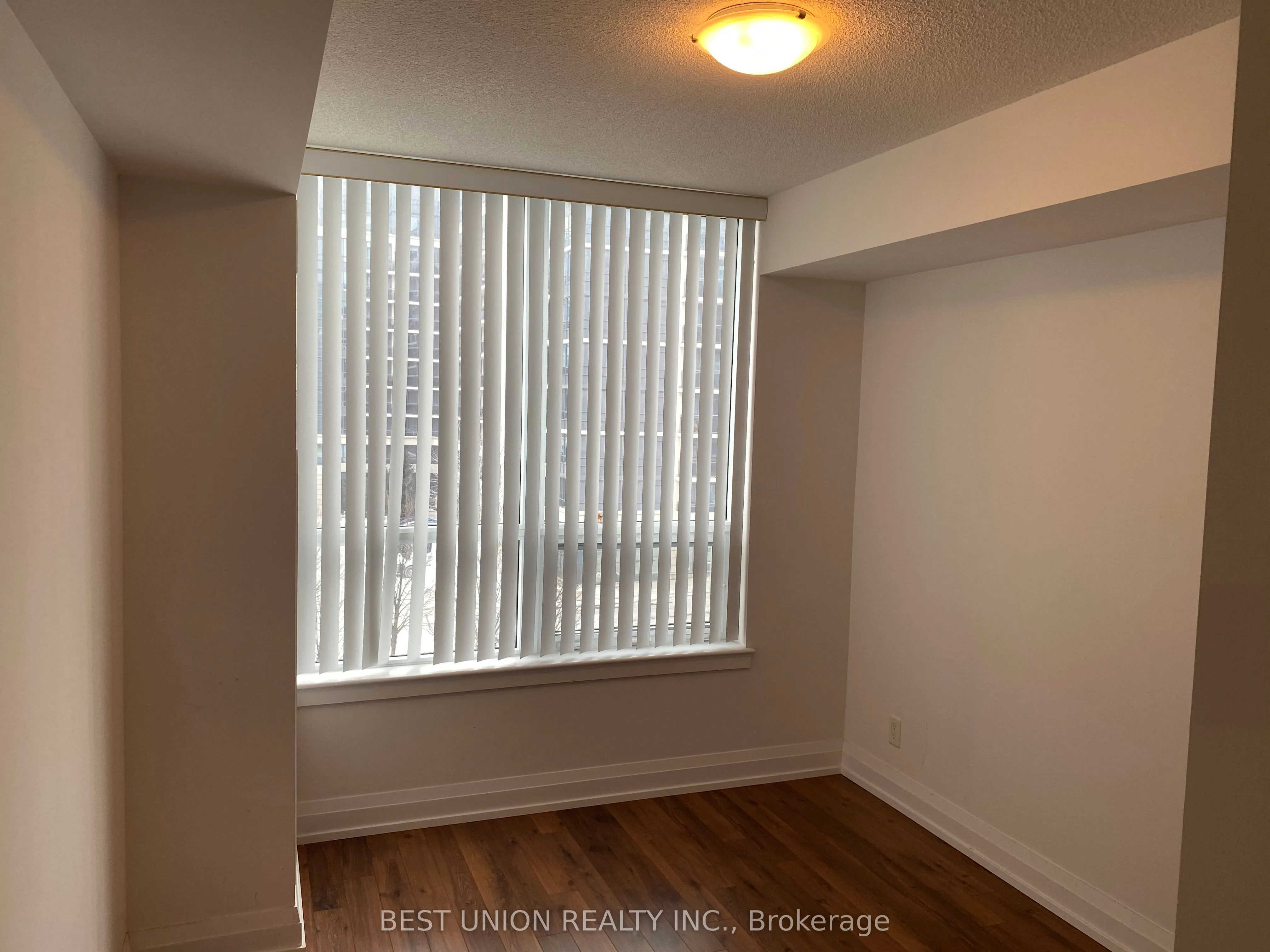 370 Highway 7 Avenue E, #523