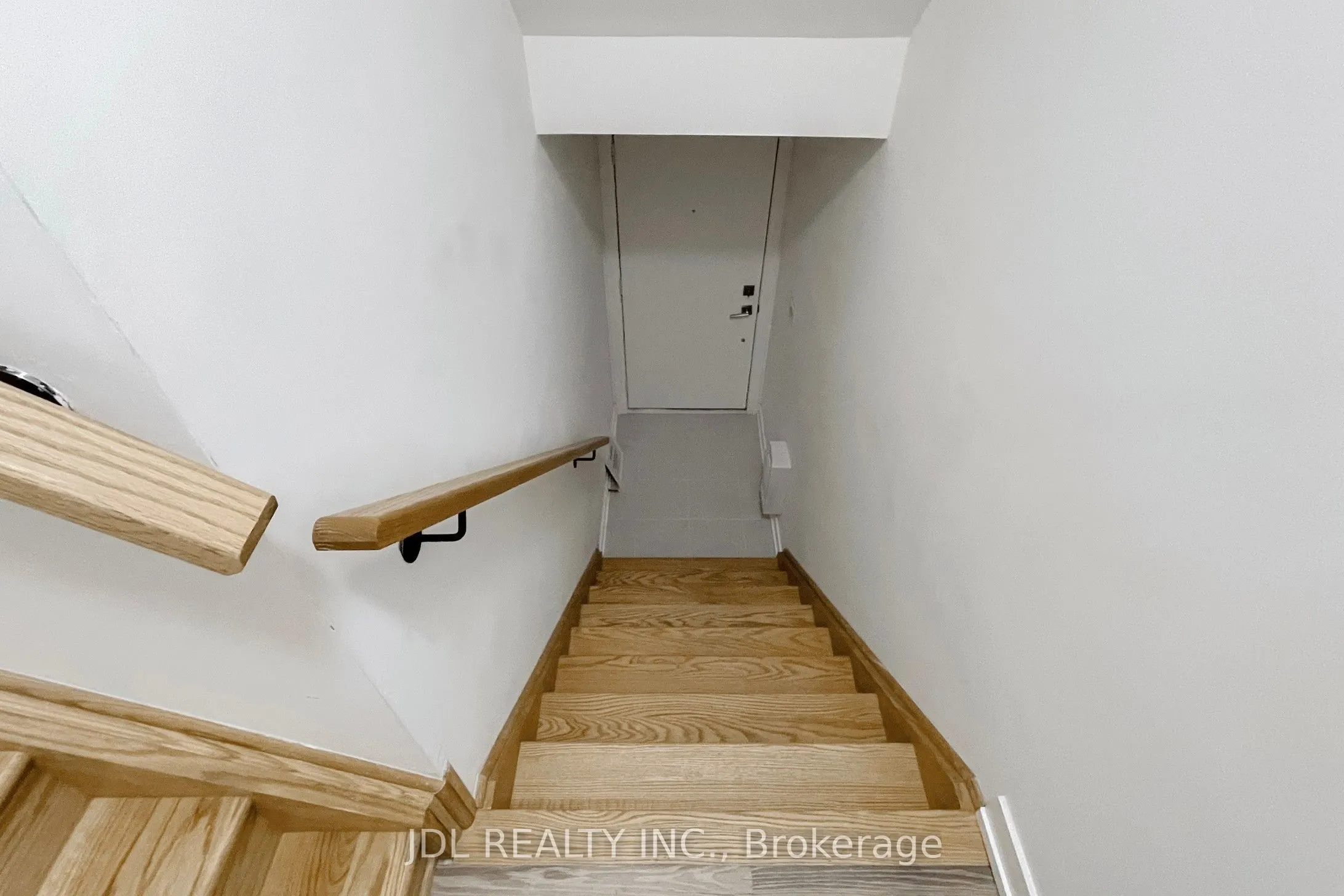 370 D Red Maple Road, #112