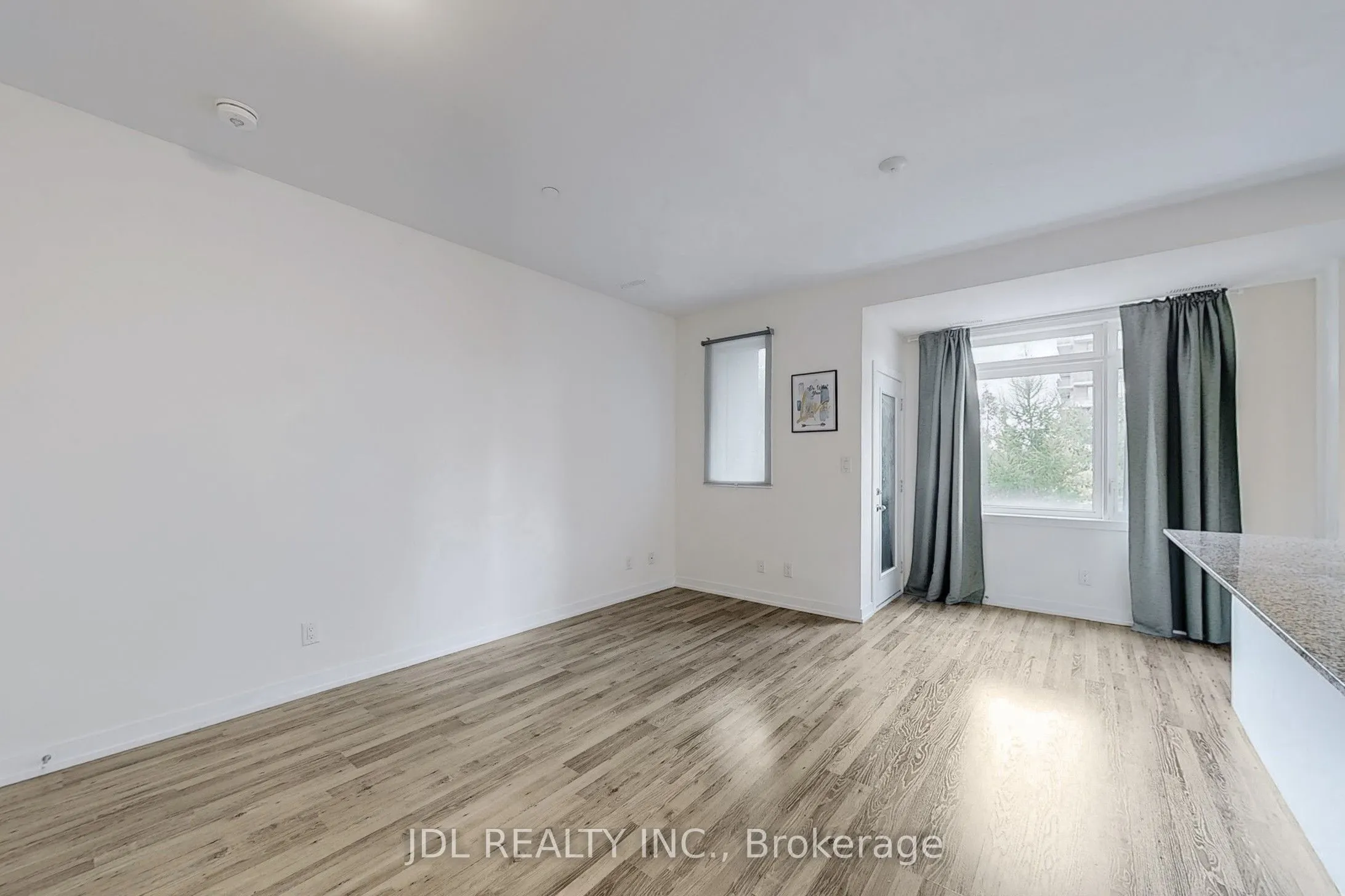 370 D Red Maple Road, #112