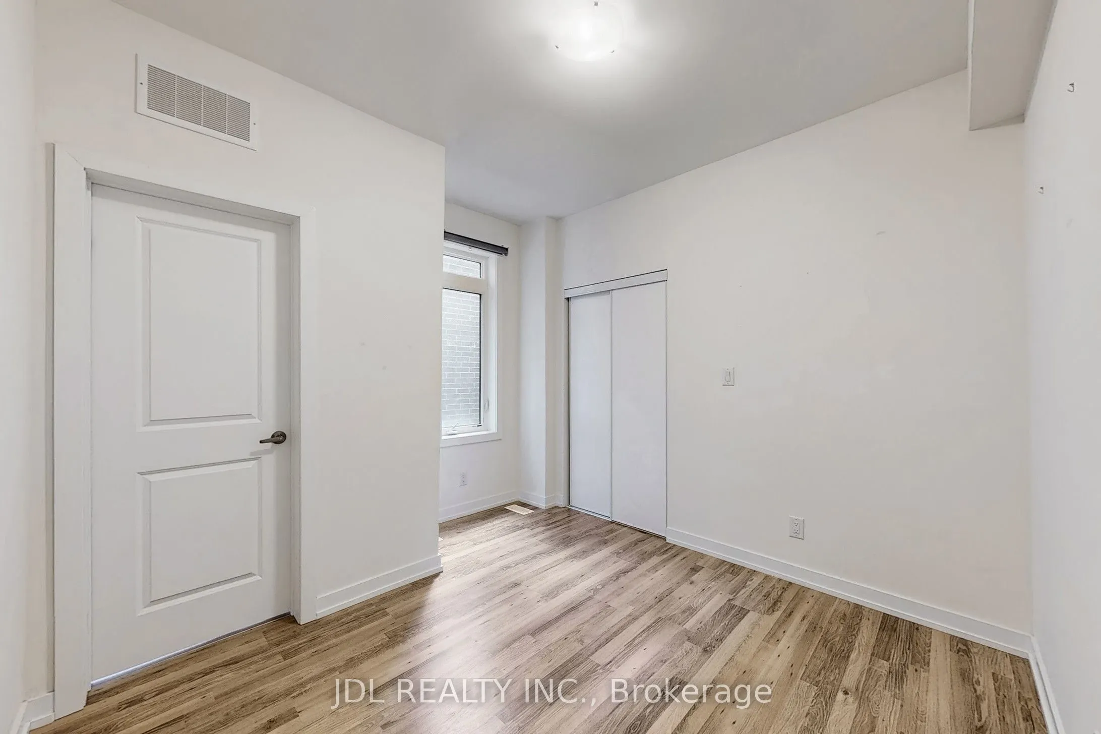 370 D Red Maple Road, #112