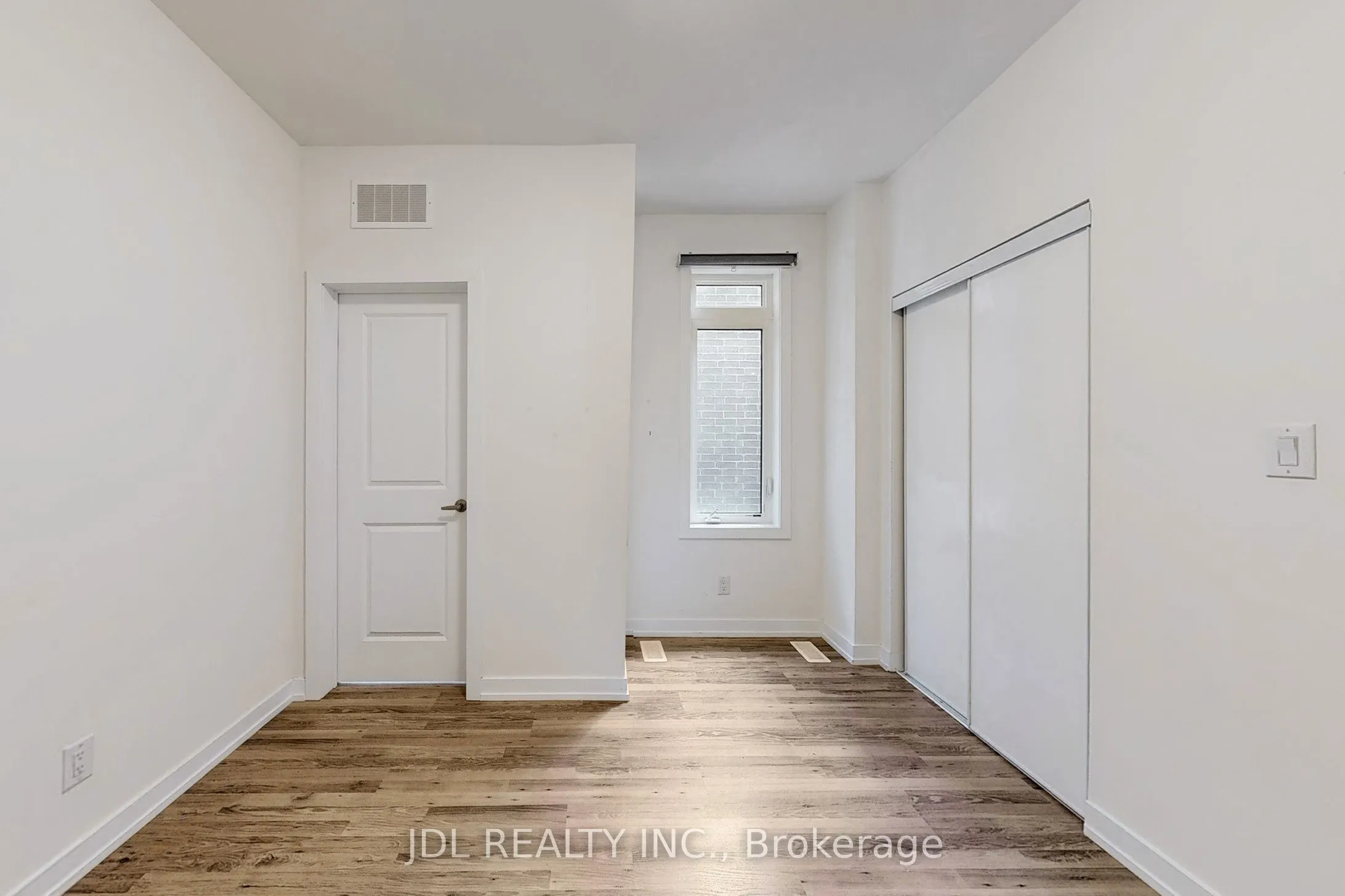370 D Red Maple Road, #112