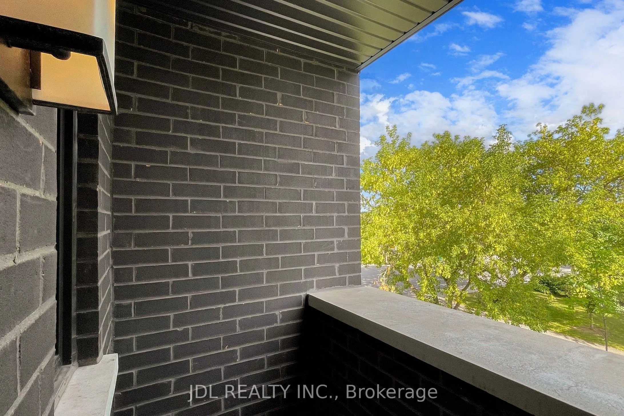 370 D Red Maple Road, #112