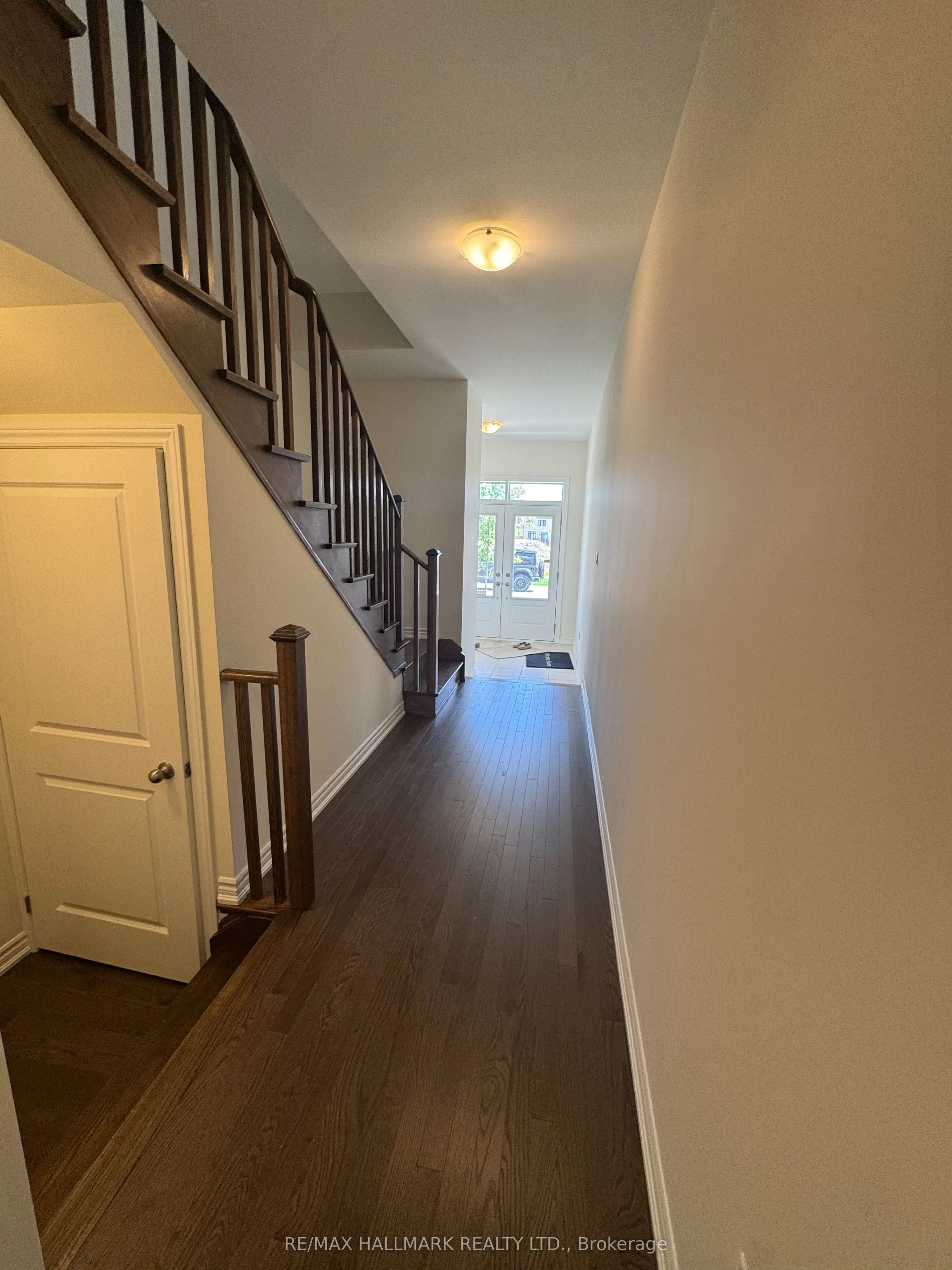 8 Haldimand Street