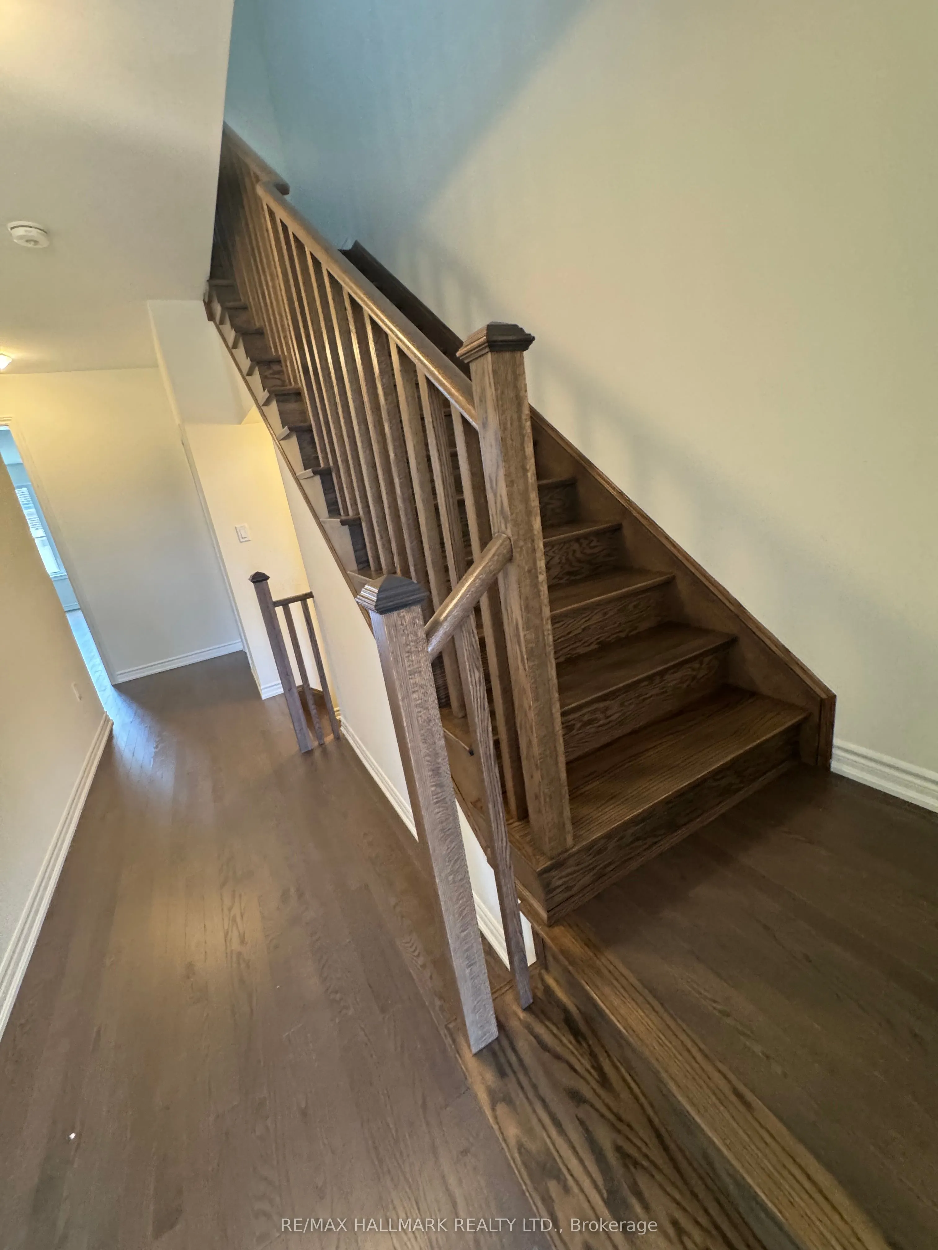 8 Haldimand Street