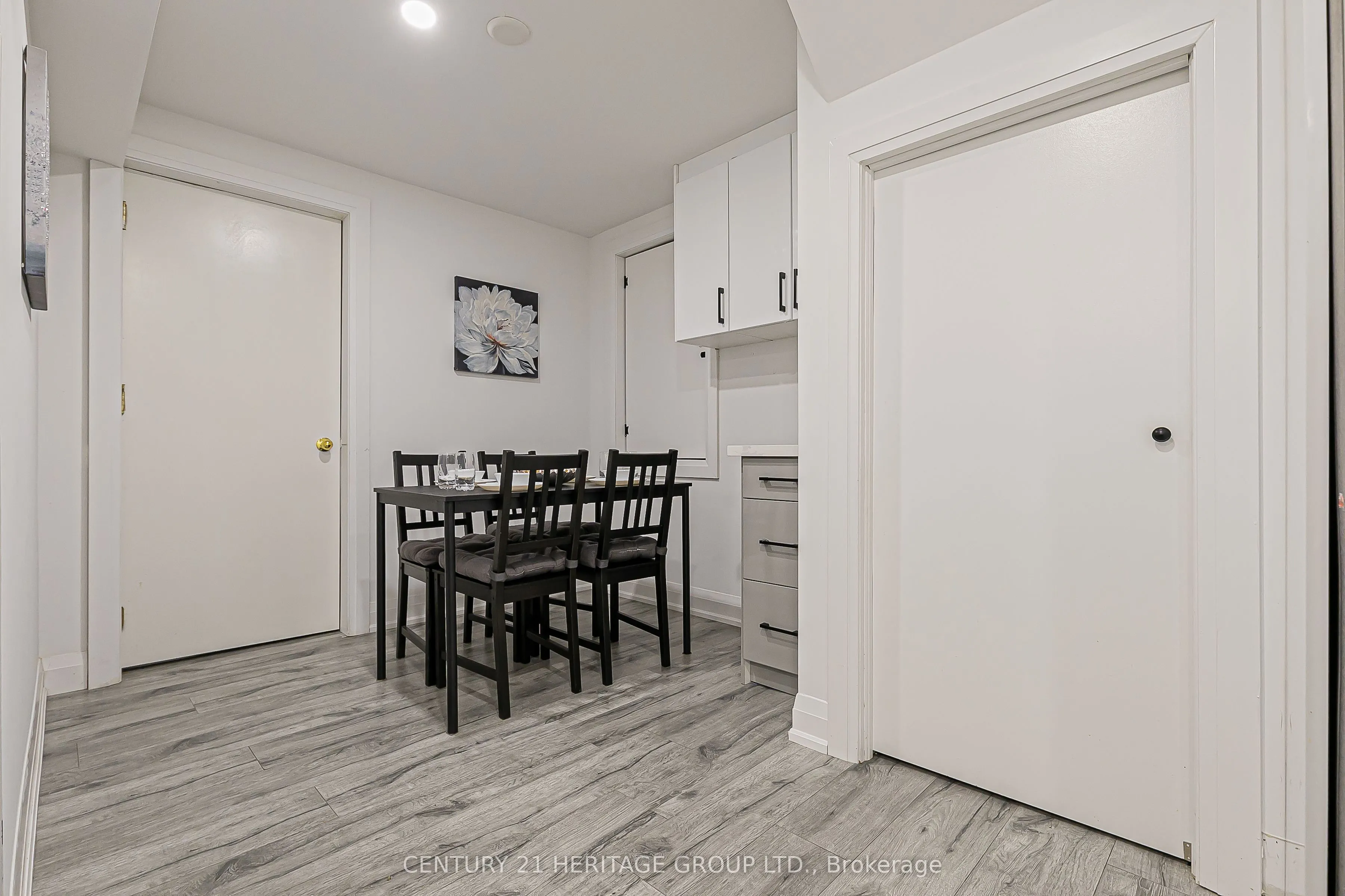 29 Eminence Road