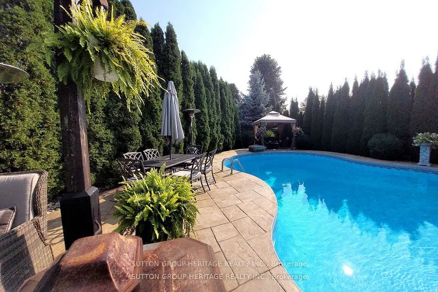35 Pondmede Crescent